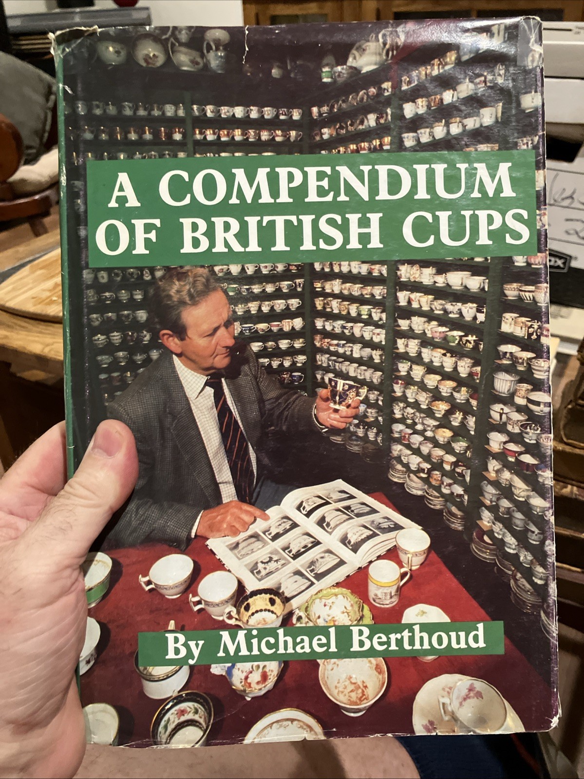 HTF 1990 A COMPENDIUM OF BRITISH CUPS MICHAEL BERTHOUD HC/DJ REFERENCE CERAMICS
