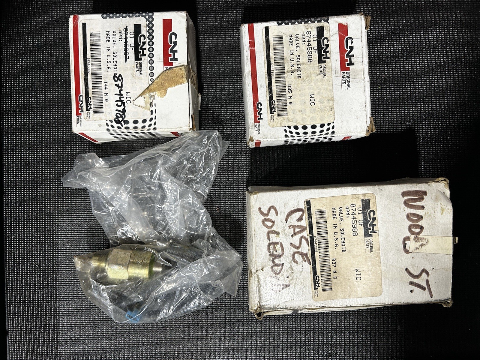 87445988 - SOLENOID - CASE CONSTRUCTION CNH GENUINE 87445988 - SOLENOID - CASE CONSTRUCTION CNH GENUINE