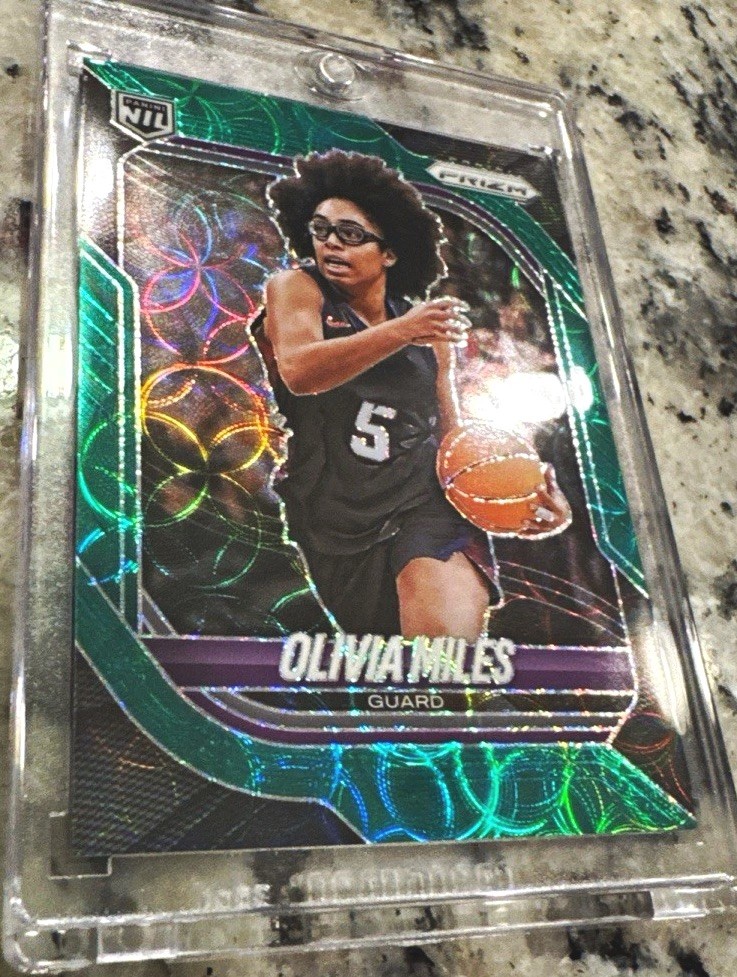 Panini 2025-26 Prizm Olivia Miles #123 Green Prizm NCAA Notre Dame 6/8 Panini 2025-26 Prizm Olivia Miles #123 Green Prizm NCAA Notre Dame 6/8