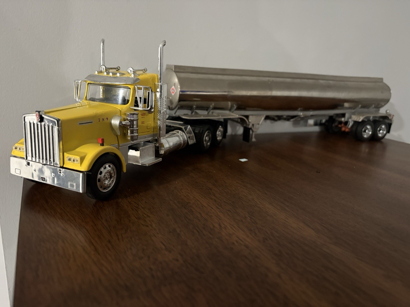 New Ray 1:32 Kenworth W900/Franklin Mint 1:32 Tanker(Liberty Bulk)(SEE DESCRIPT) New Ray 1:32 Kenworth W900/Franklin Mint 1:32 Tanker(Liberty Bulk)(SEE DESCRIPT)