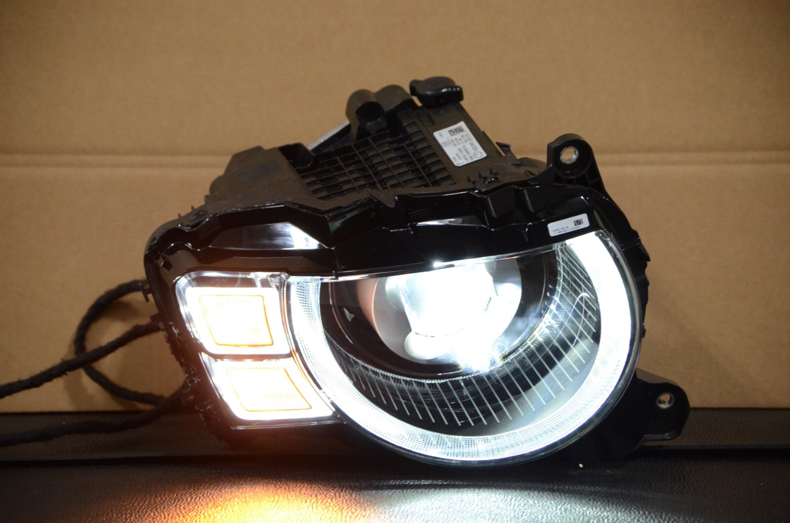 Perfect TESTED 20-25 Land Rover Defender LED Headlight Right Passenger RH OEM Perfect TESTED 20-25 Land Rover Defender LED Headlight Right Passenger RH OEM