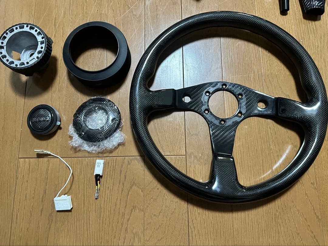 Excellent MOMO Carbon Steering Wheel Boss Kit