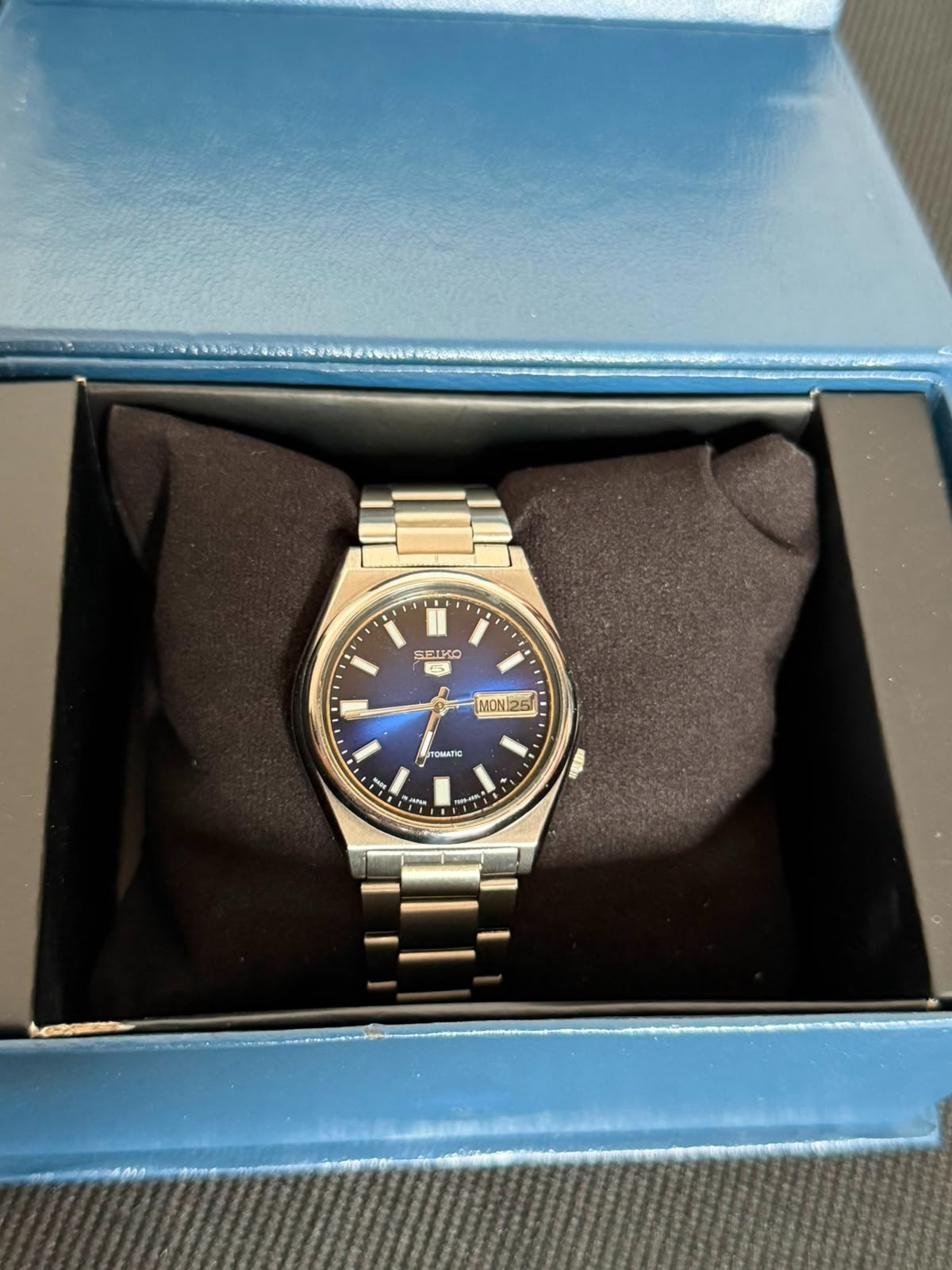 Vintage Seiko 5 Automatic Mens Watch Blue Dial Day Date Box Set - 7009