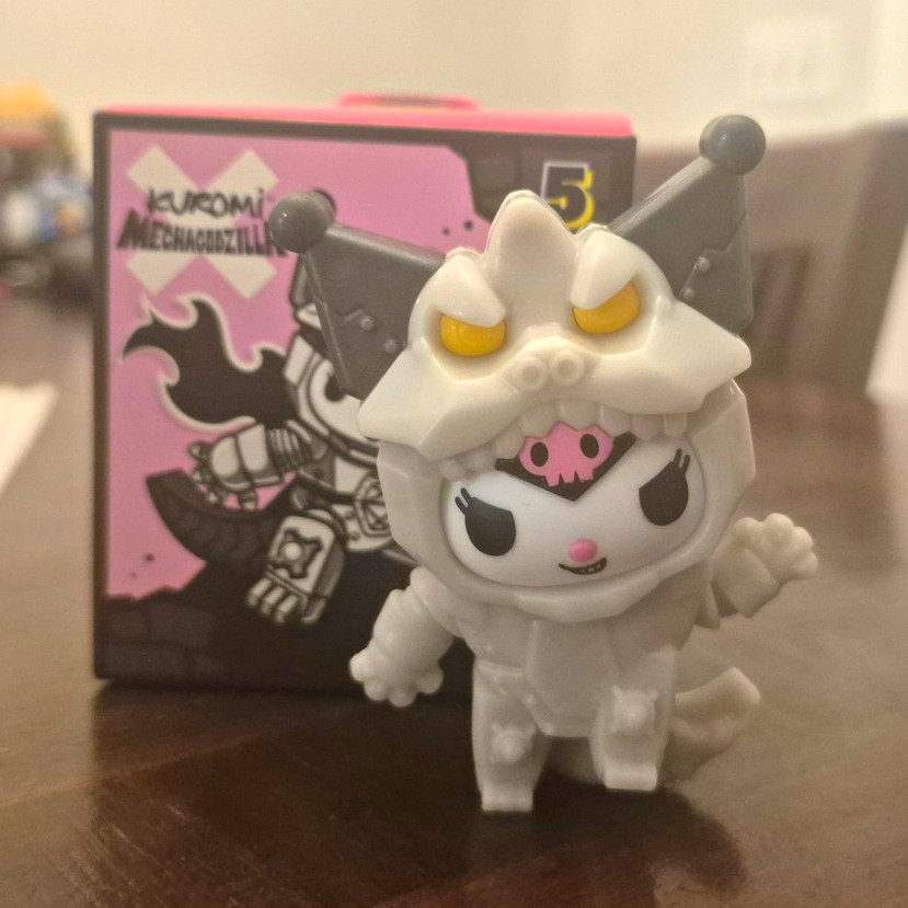 McDonald\'s Sanrio Kuromi Blind Box Figurine #5 Plastic White/Black/Pink McDonald\'s Sanrio Kuromi Blind Box Figurine #5 Plastic White/Black/Pink