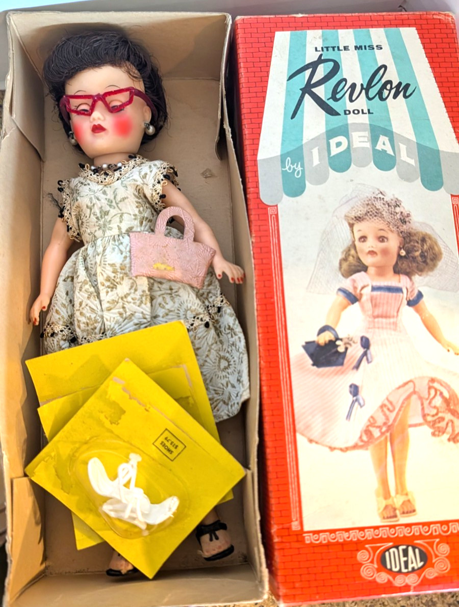 Vintage 1959 Ideal Little Miss Revlon Brunette w/ extra shoes Original Box (D4) Vintage 1959 Ideal Little Miss Revlon Brunette w/ extra shoes Original Box (D4)