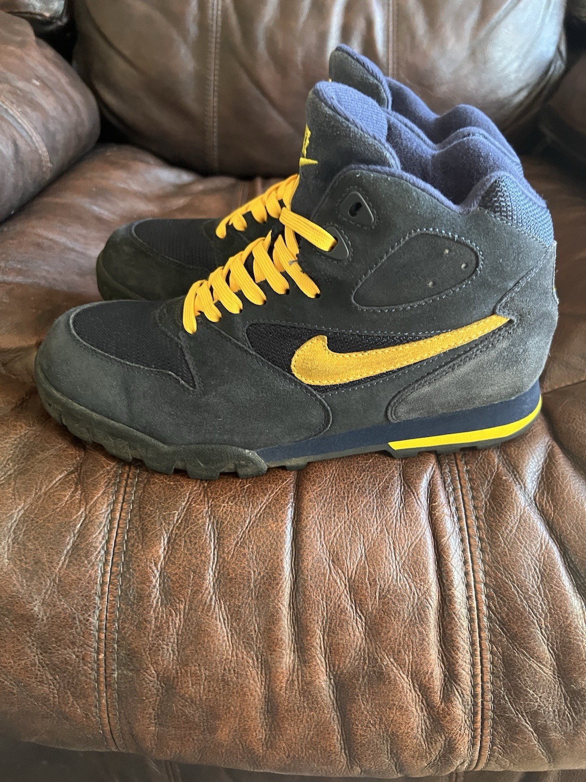 Vintage 1990’s Nike Caldera LAM Hiking Boot Blue Maize.FIRST REVIEW SAMPLE SHOES Vintage 1990’s Nike Caldera LAM Hiking Boot Blue Maize.FIRST REVIEW SAMPLE SHOES