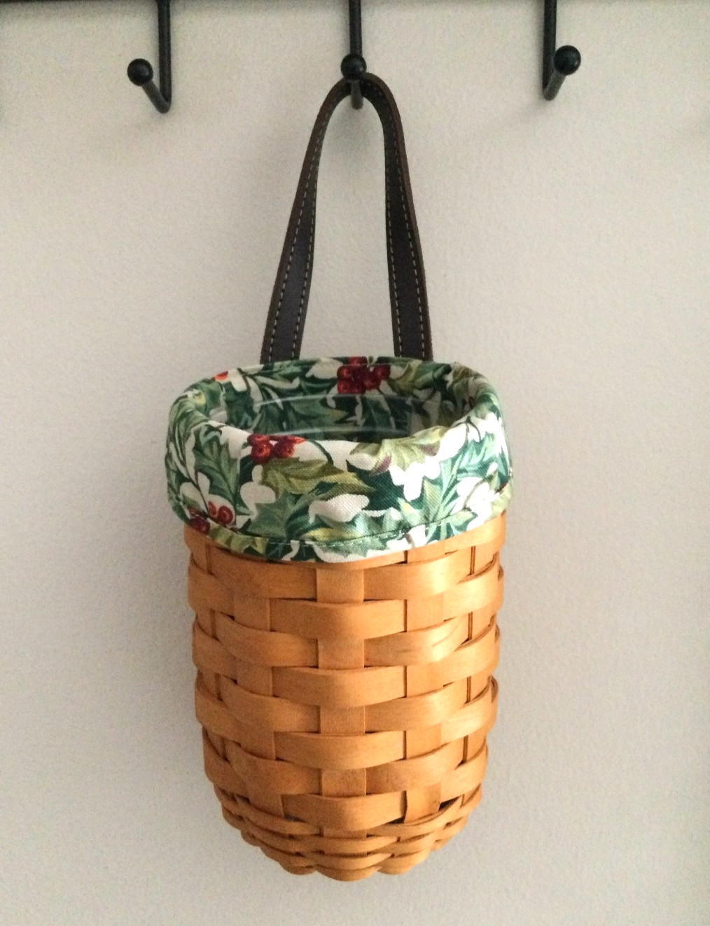Longaberger 2001 Small Gatehouse Basket with Holly Christmas Liner Protector