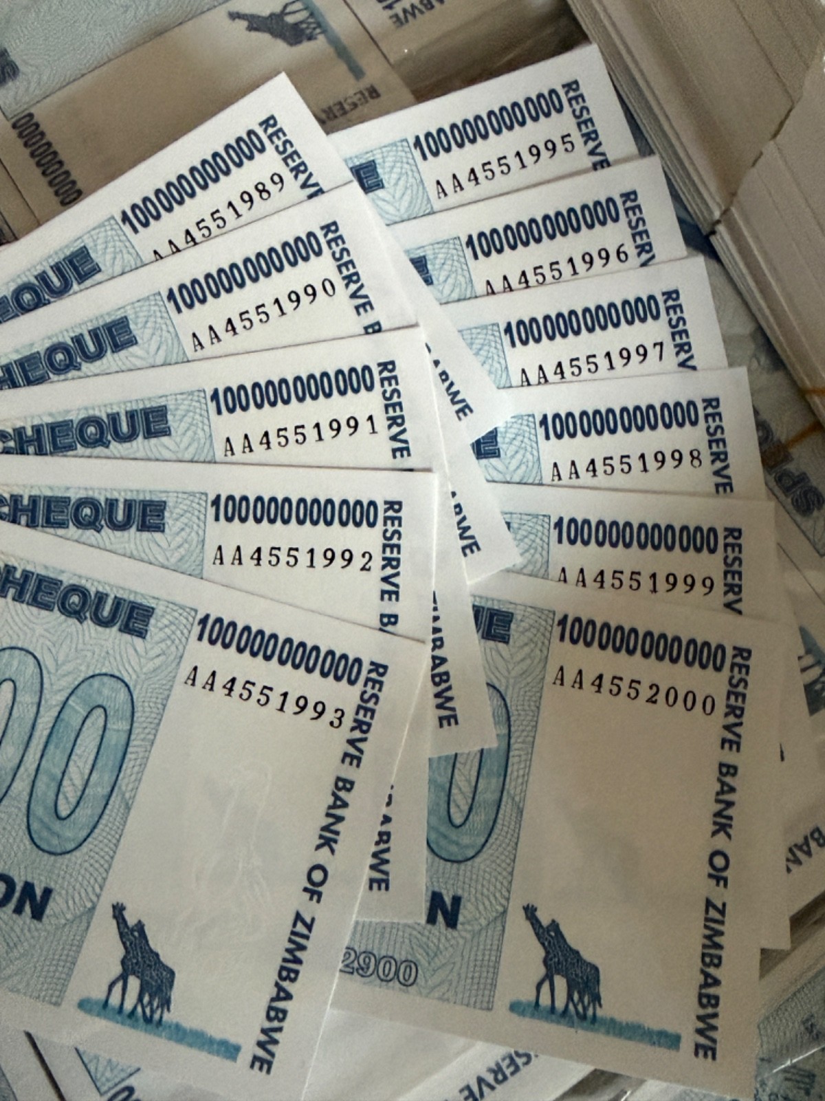 Zimbabwe 25 X 100 Billion Dollars, UNC, Special Agro Cheque AB/2008, Lot/Bundle Zimbabwe 25 X 100 Billion Dollars, UNC, Special Agro Cheque AB/2008, Lot/Bundle