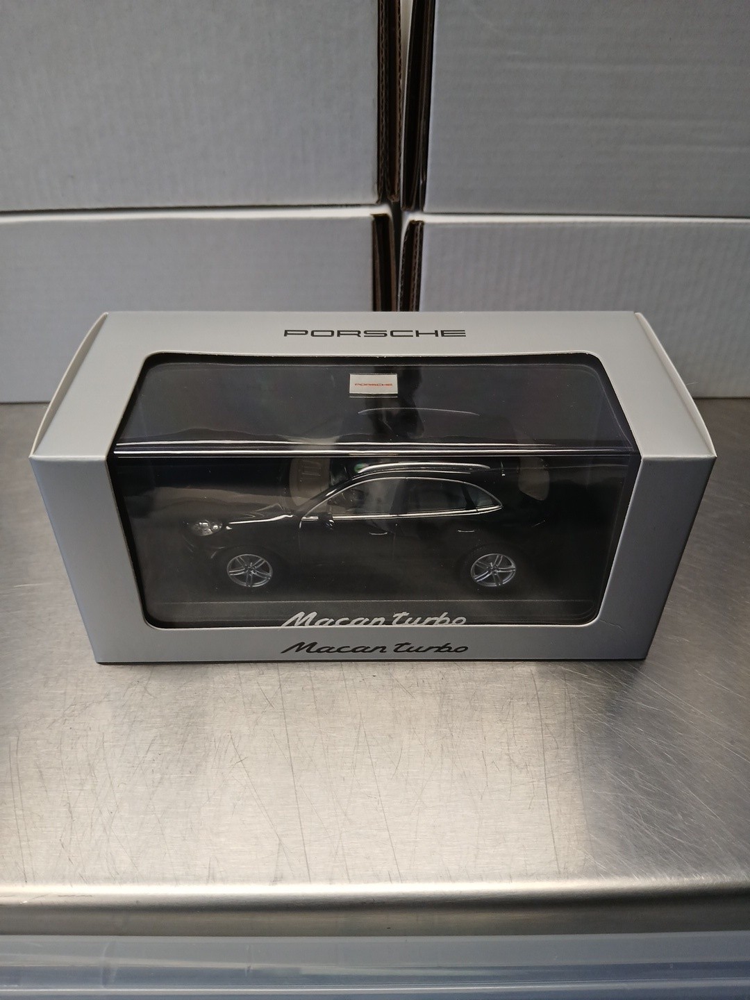 Porsche Macan Turbo Diecast 1:43 Minichamps WAP 020 152 0E