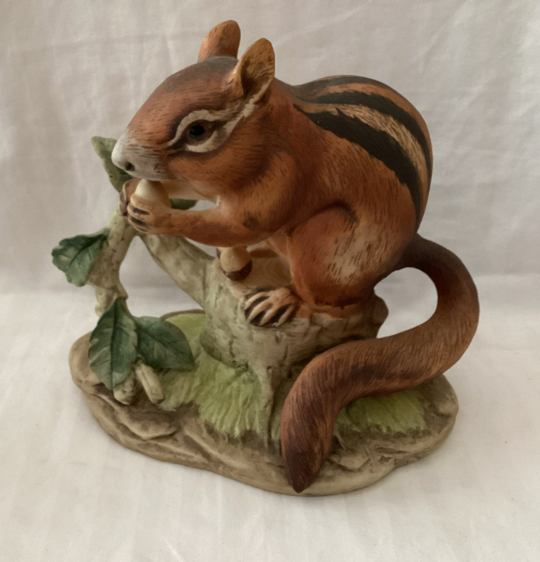 Vintage Lefton Porcelain Hand Painted Japan Red Squirrel W/ Nuts Tree Squirrel