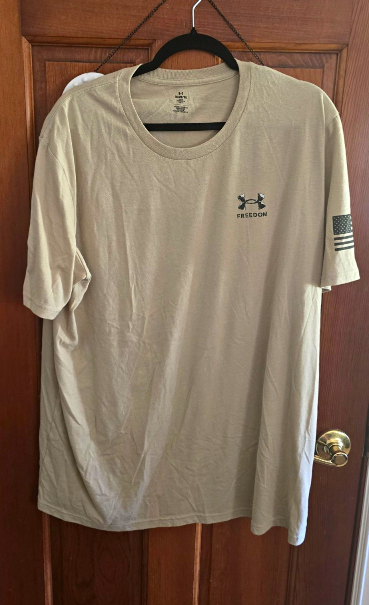 Under Armour Freedom Snake Knife Men\'s Graphic Print Tee Beige 2XL Loose Cotton
