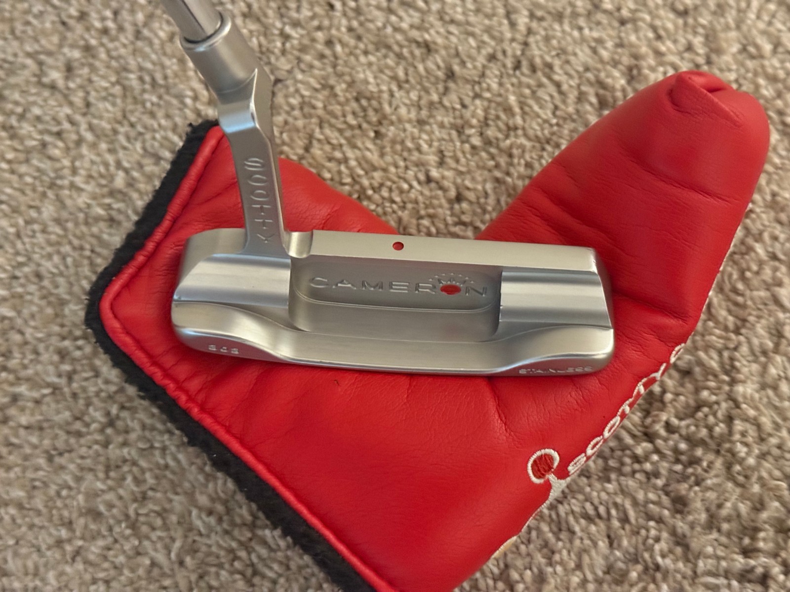 Titleist Scotty Cameron Newport Beach Studio Stainless Custom Tour Dot Putter Titleist Scotty Cameron Newport Beach Studio Stainless Custom Tour Dot Putter