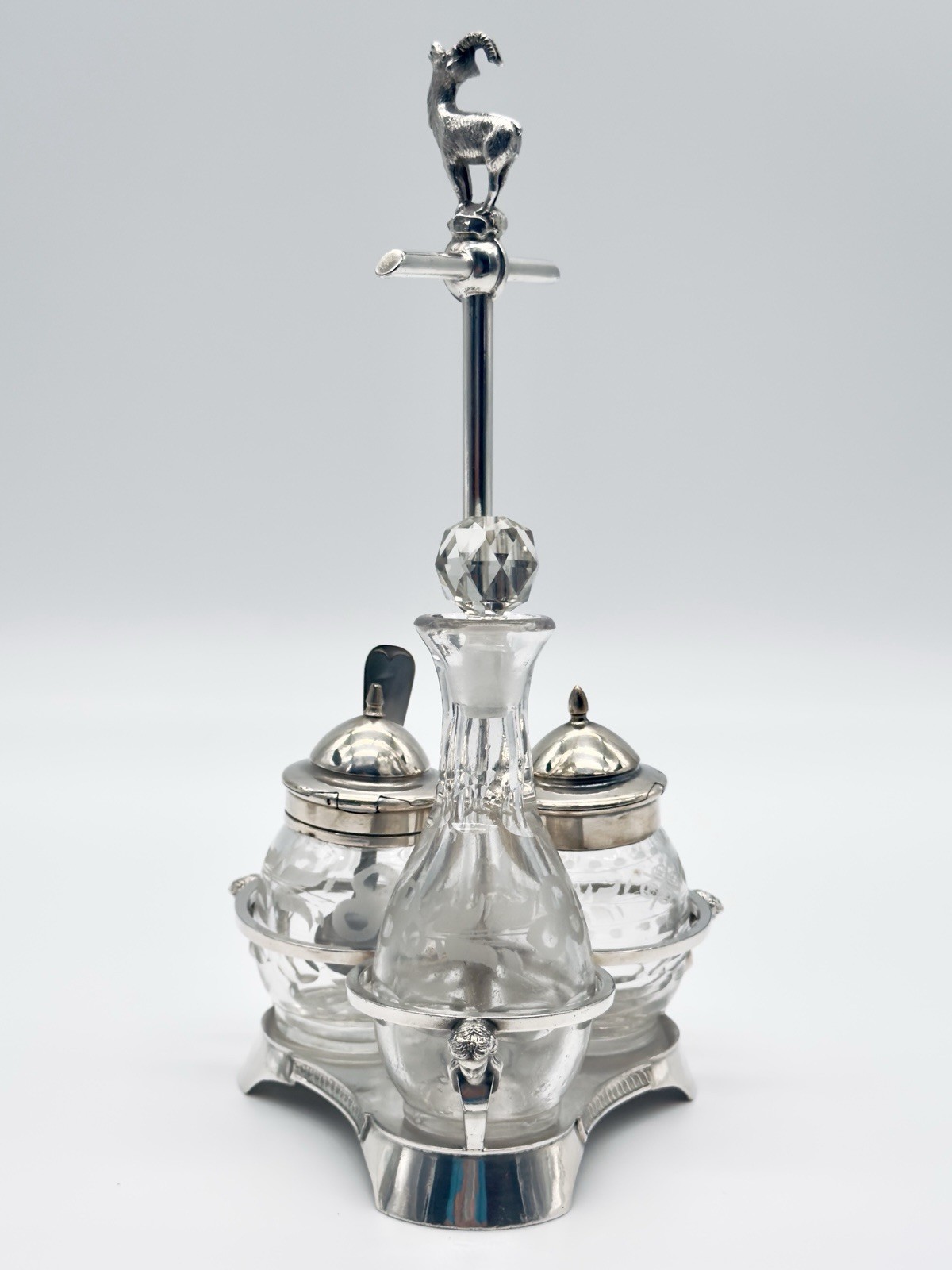 Stunning Antique 19 Century Set of Cruet By Meriden B. Victorian Silver Plate