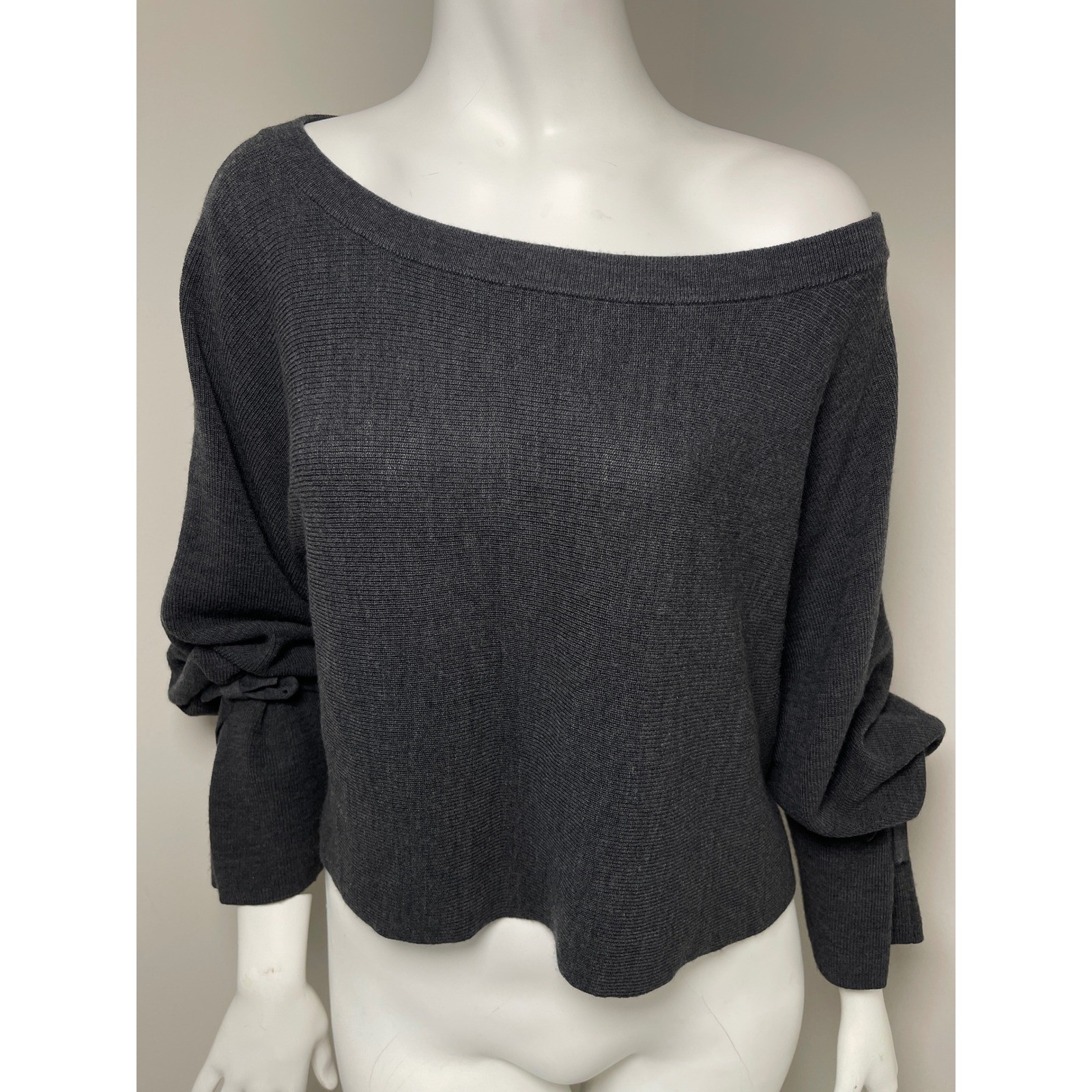 Wilfred Aritzia Tie Cuff 100% Merino Wool Cropped Boxy Sweater M Charcoal Wilfred Aritzia Tie Cuff 100% Merino Wool Cropped Boxy Sweater M Charcoal