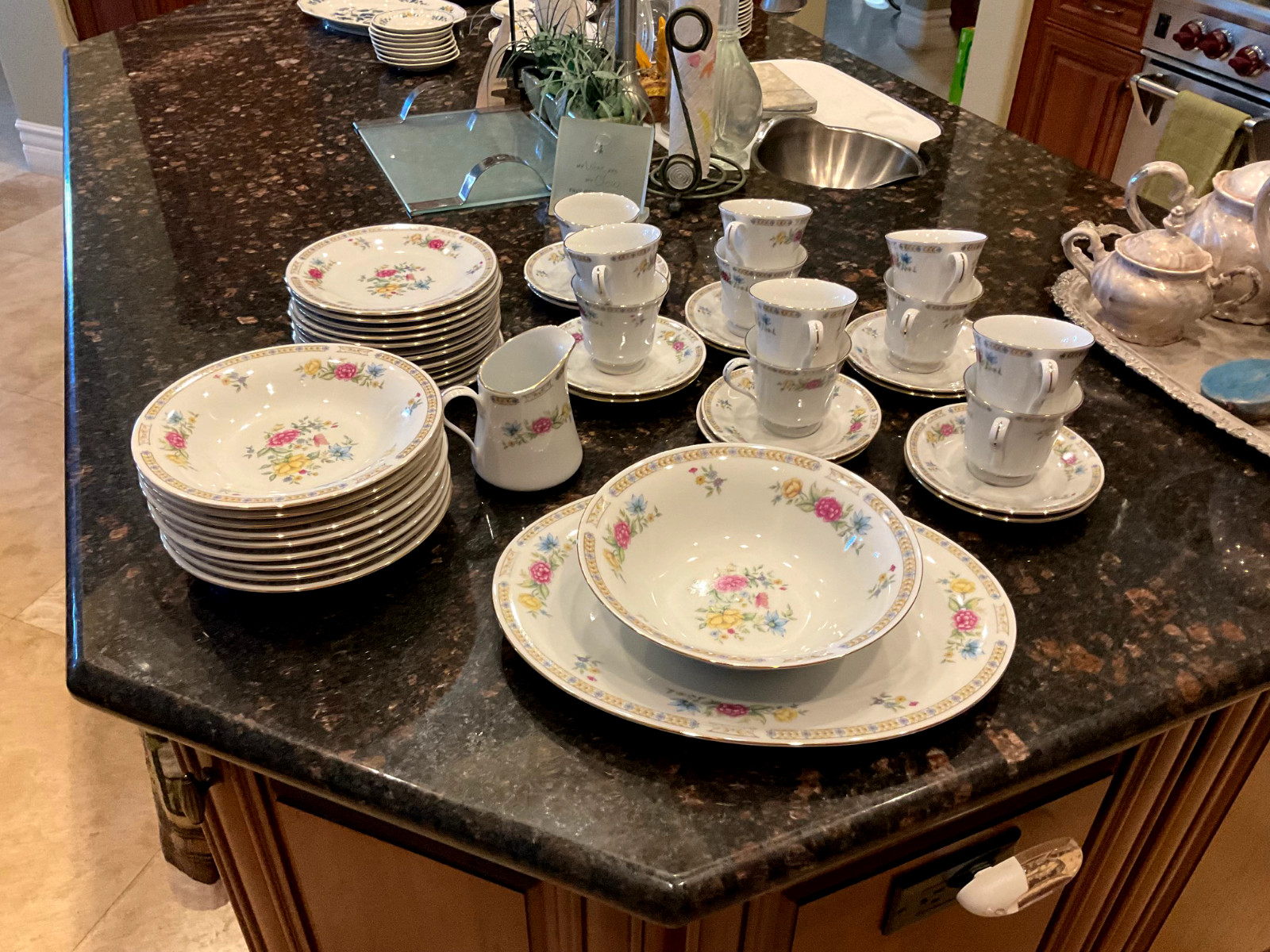 Lovely Rose Floral Liling Fine China Yung Shen LING ROSE Soup Supper Service Lovely Rose Floral Liling Fine China Yung Shen LING ROSE Soup Supper Service