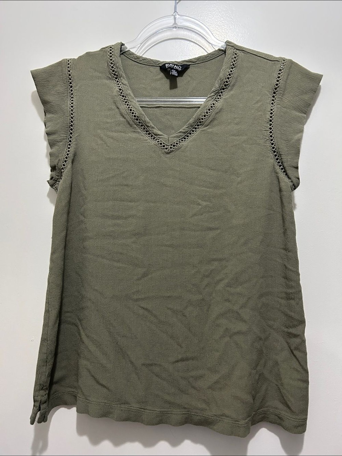 Buffalo David Bitton Olive Green Crochet Trim V‑Neck Short Sleeve Top Size Small