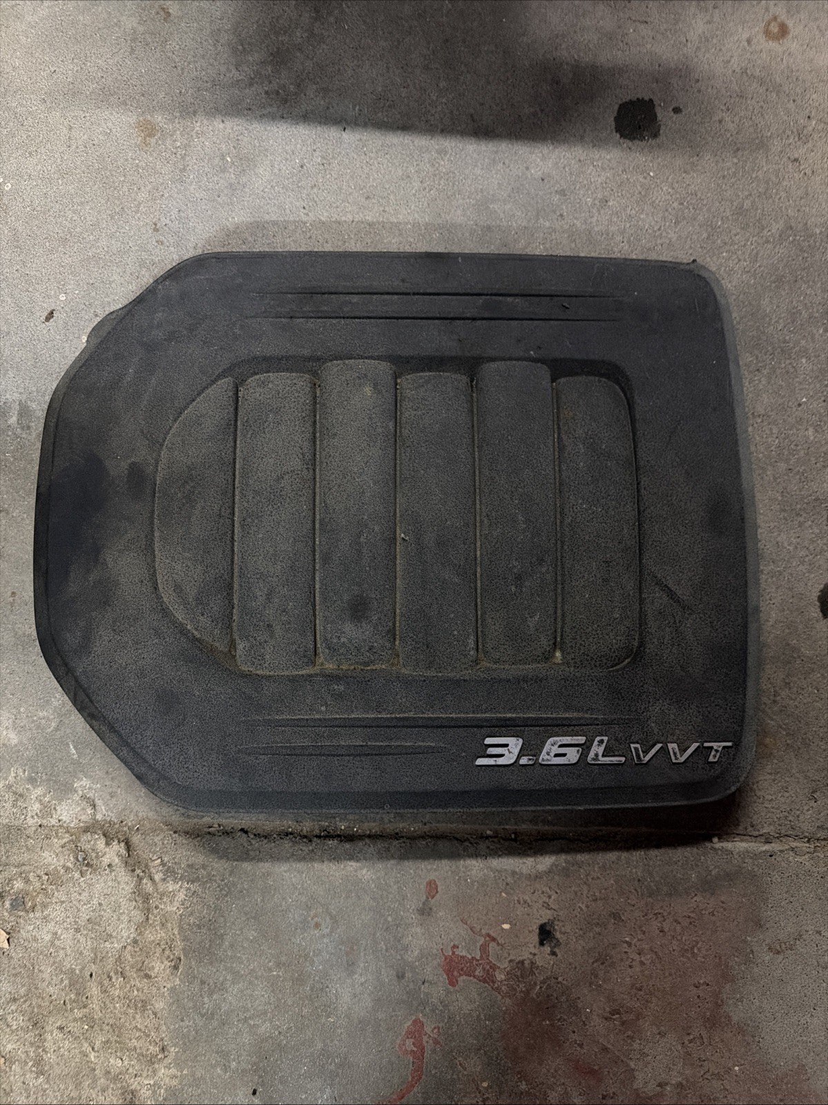 2011-2018 Chrysler Town & Country Dodge Grand Caravan Engine Cover 3.6L VVT OEM 2011-2018 Chrysler Town & Country Dodge Grand Caravan Engine Cover 3.6L VVT OEM