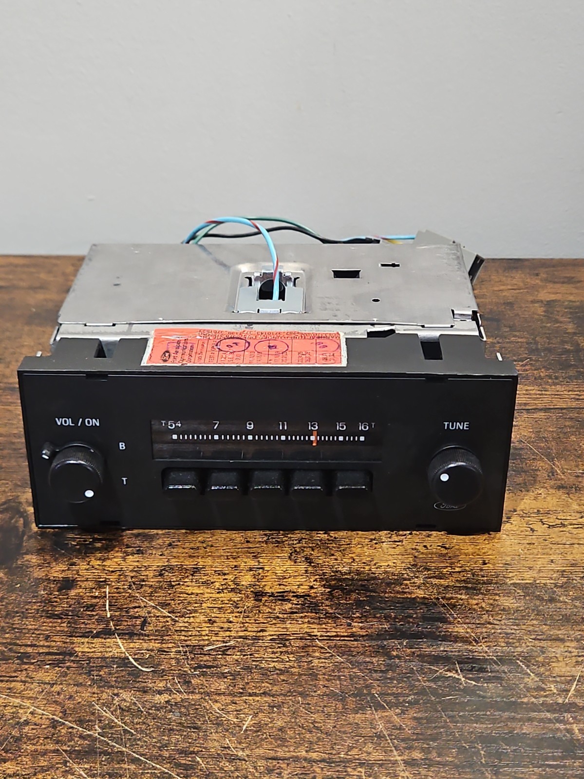 Vintage Ford OEM AM in dash car radio E5AF-18806