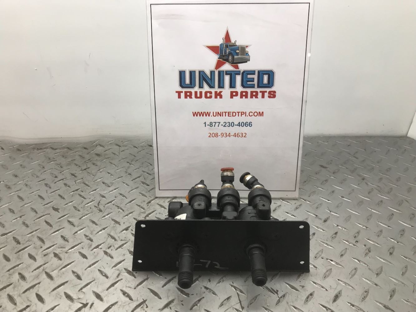 Bendix Modulator Valve Part#: 5001230 Bendix Modulator Valve Part#: 5001230