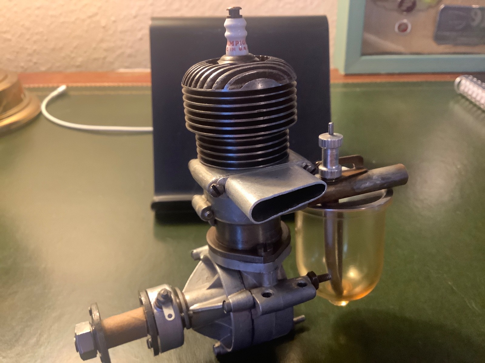 VINTAGE 1938 Ohlsson GoldSeal GAS SPARK MODEL AIRPLANE ENGINE wTANK