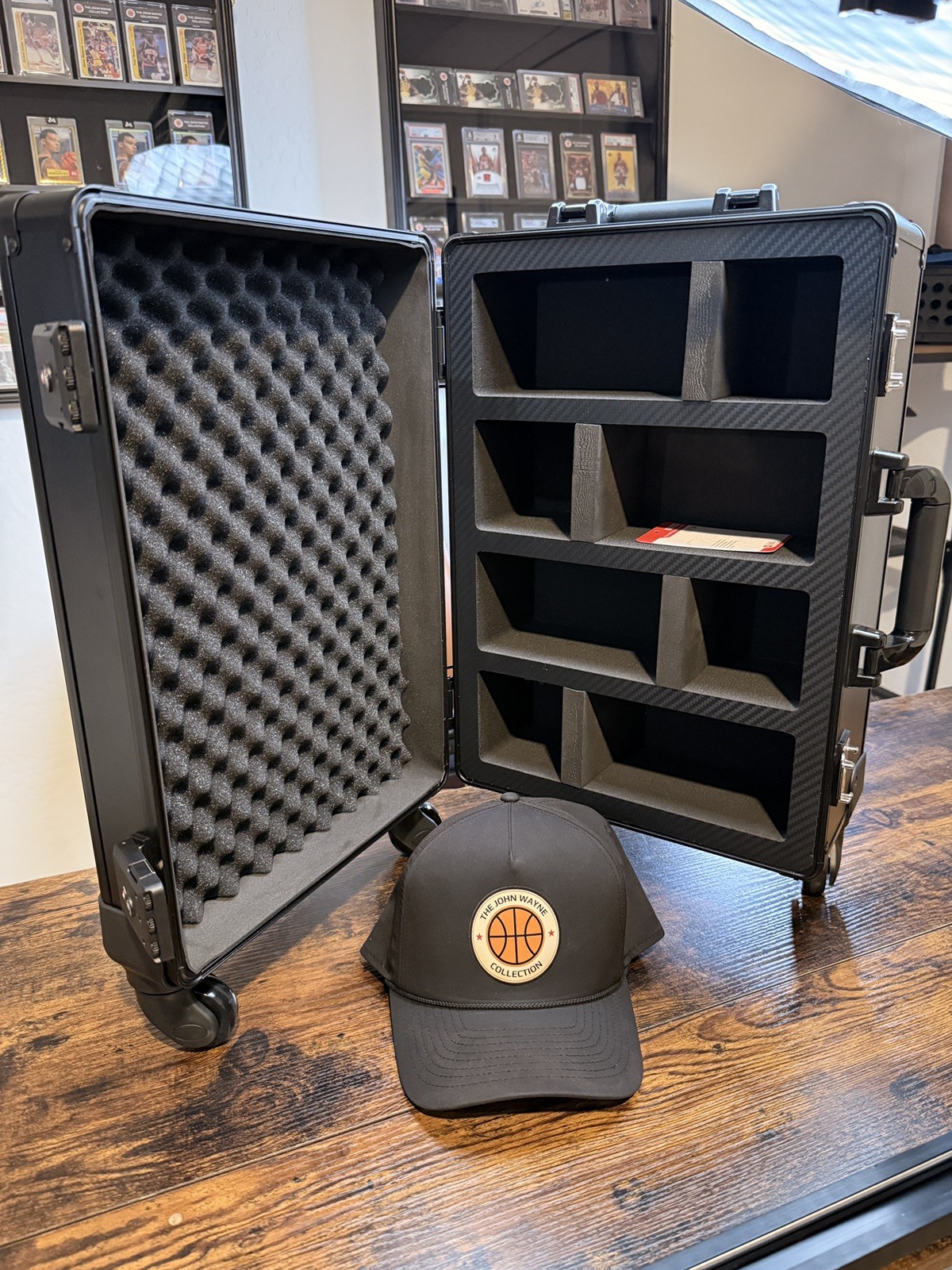 Graded Card Case Rolling Luggage (TSA Approved)(Carry-On) Graded Card Case Rolling Luggage (TSA Approved)(Carry-On)
