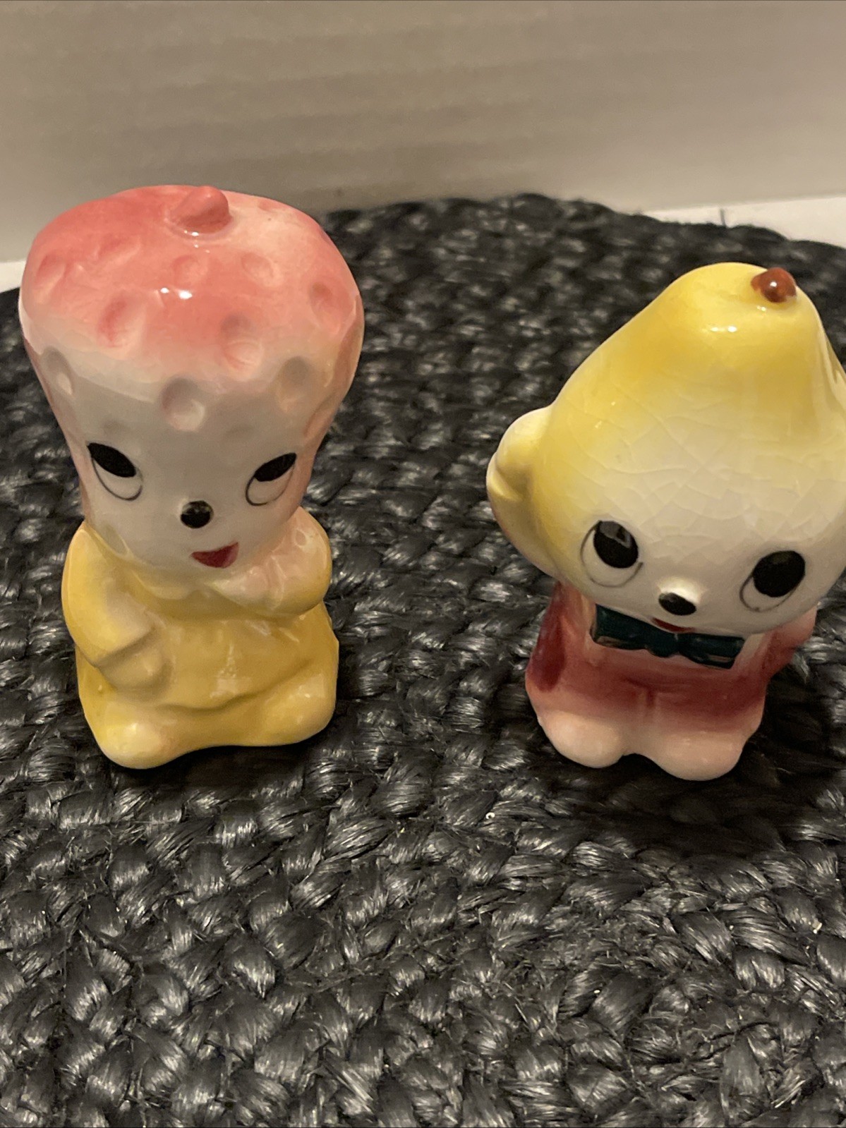 1950s Anthropomorphic Strawberry & Pear Salt & pepper shakers MCM Kitsch, Japan 1950s Anthropomorphic Strawberry & Pear Salt & pepper shakers MCM Kitsch, Japan