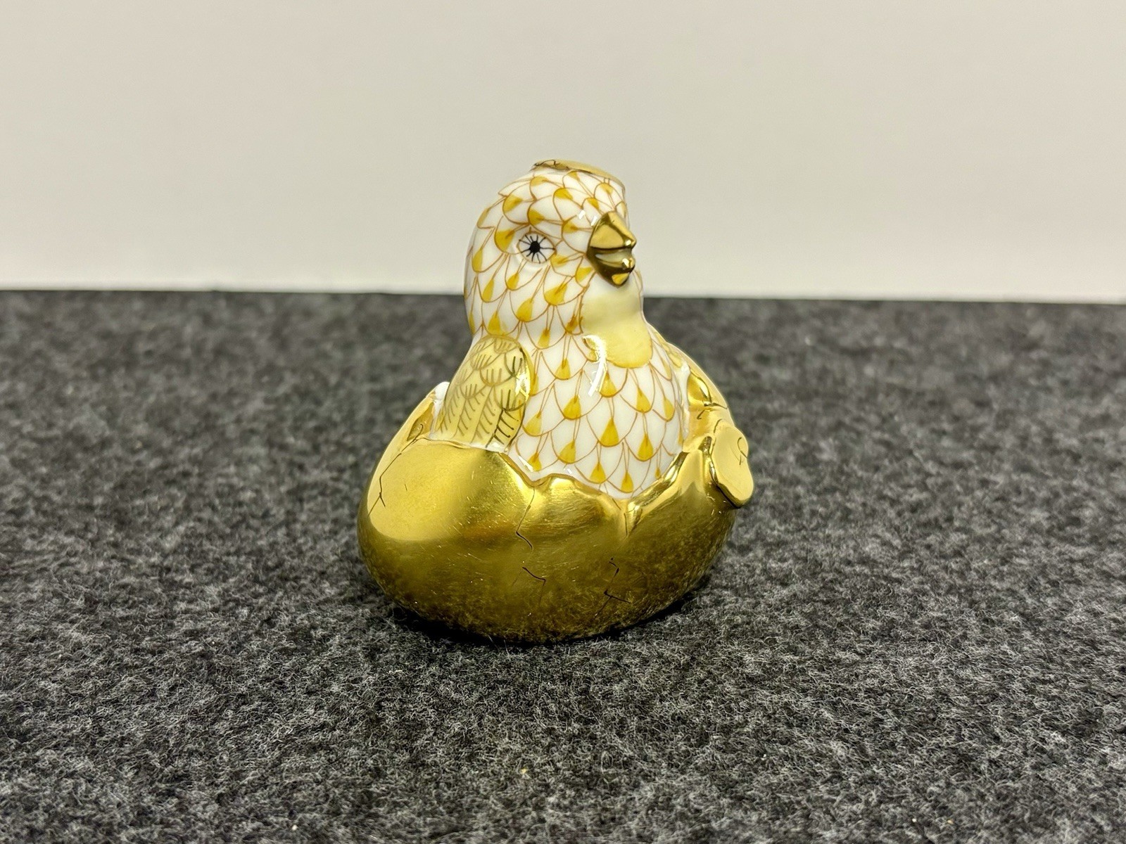 Herend Hungary Butterscotch/Gold Fishnet Baby Chicken / Just Hatched Herend Hungary Butterscotch/Gold Fishnet Baby Chicken / Just Hatched