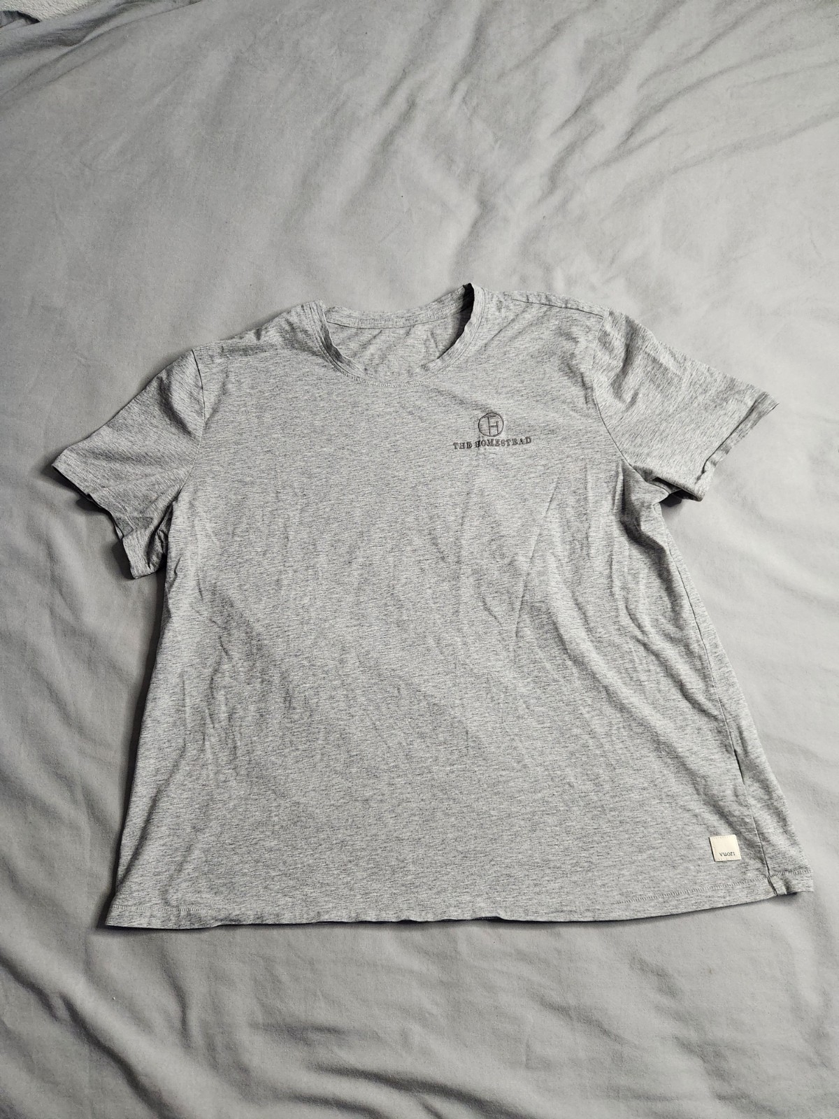 Vuori Feather Tee Shirt Womens Sz Small Gray Lightweight Short Sleeve VW1015 NEW Vuori Feather Tee Shirt Womens Sz Small Gray Lightweight Short Sleeve VW1015 NEW