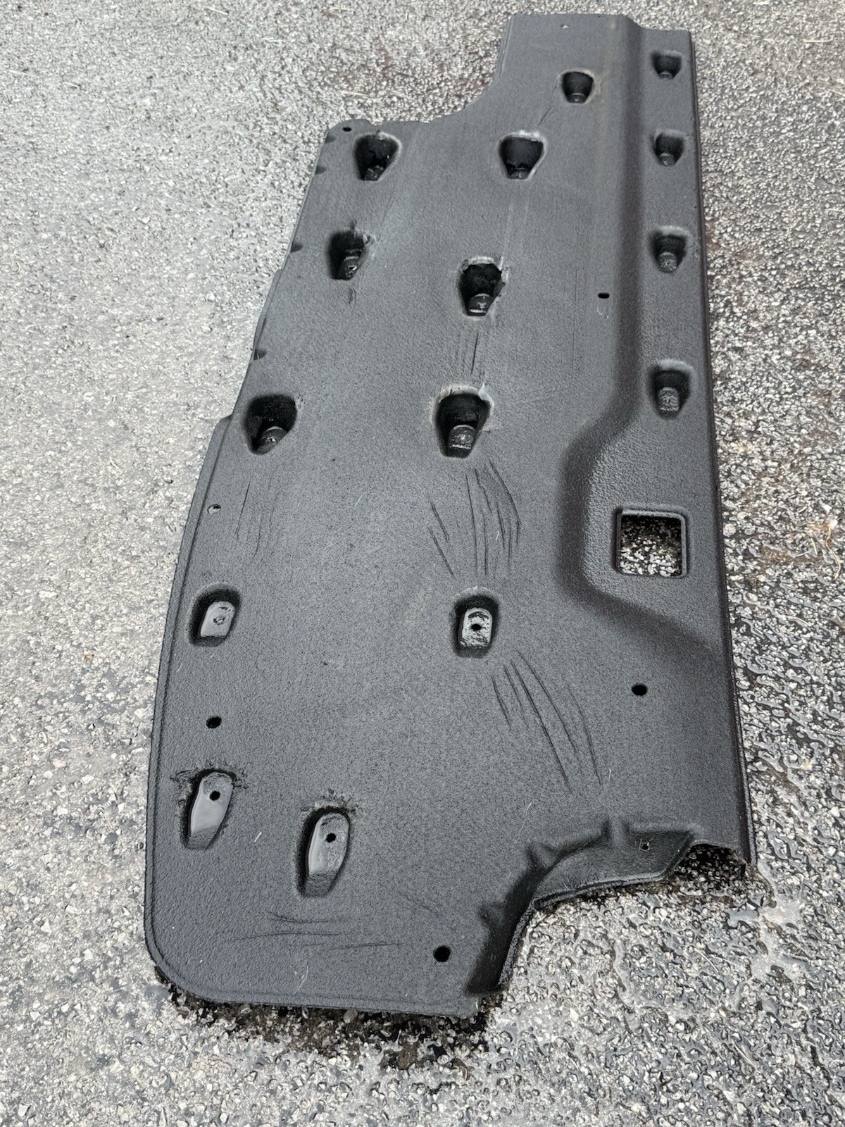 2014-2017 Maserati Ghibli Left Underbody Splash Shield Cover 670004365 2014-2017 Maserati Ghibli Left Underbody Splash Shield Cover 670004365
