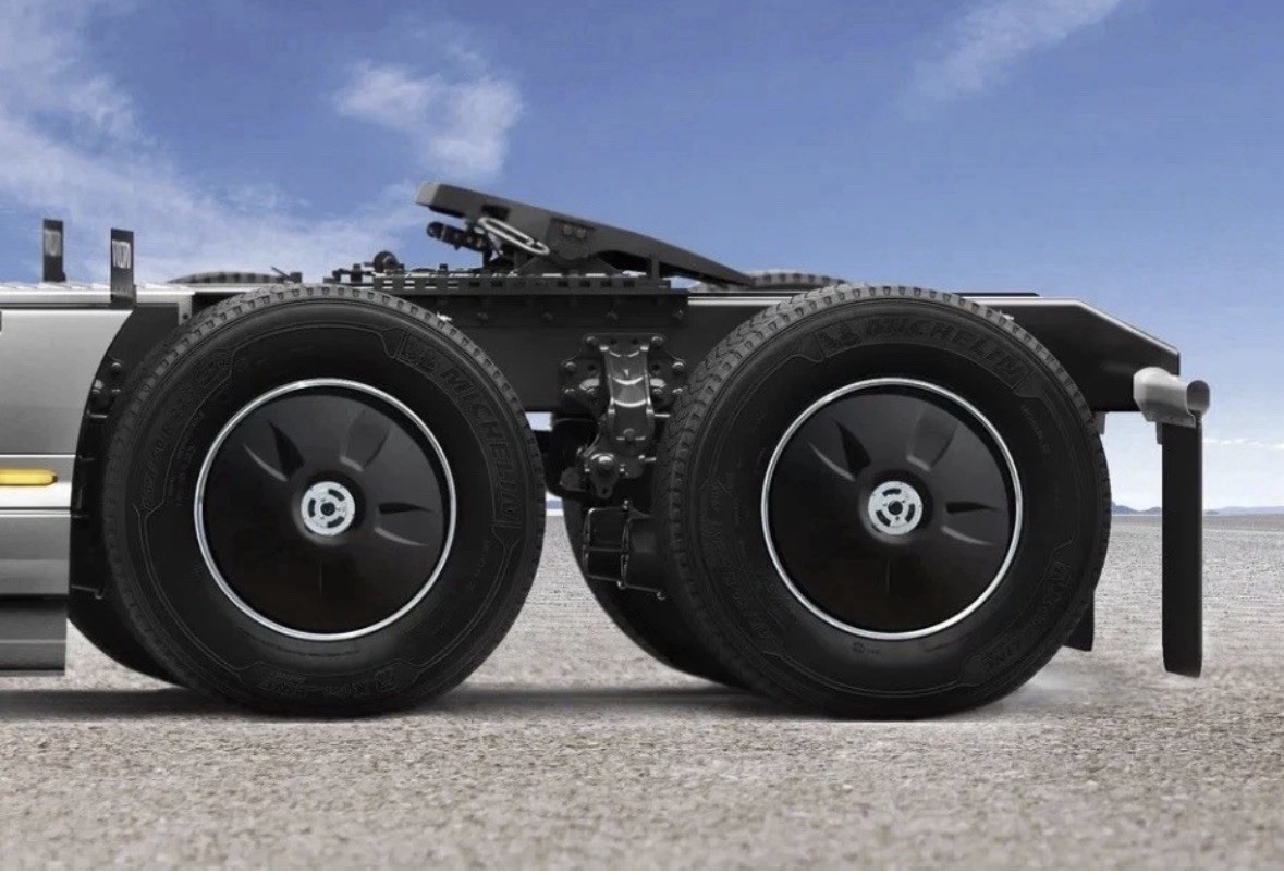 FlowBelow Wheel Covers and Brackets Set of 4 FlowBelow Wheel Covers and Brackets Set of 4