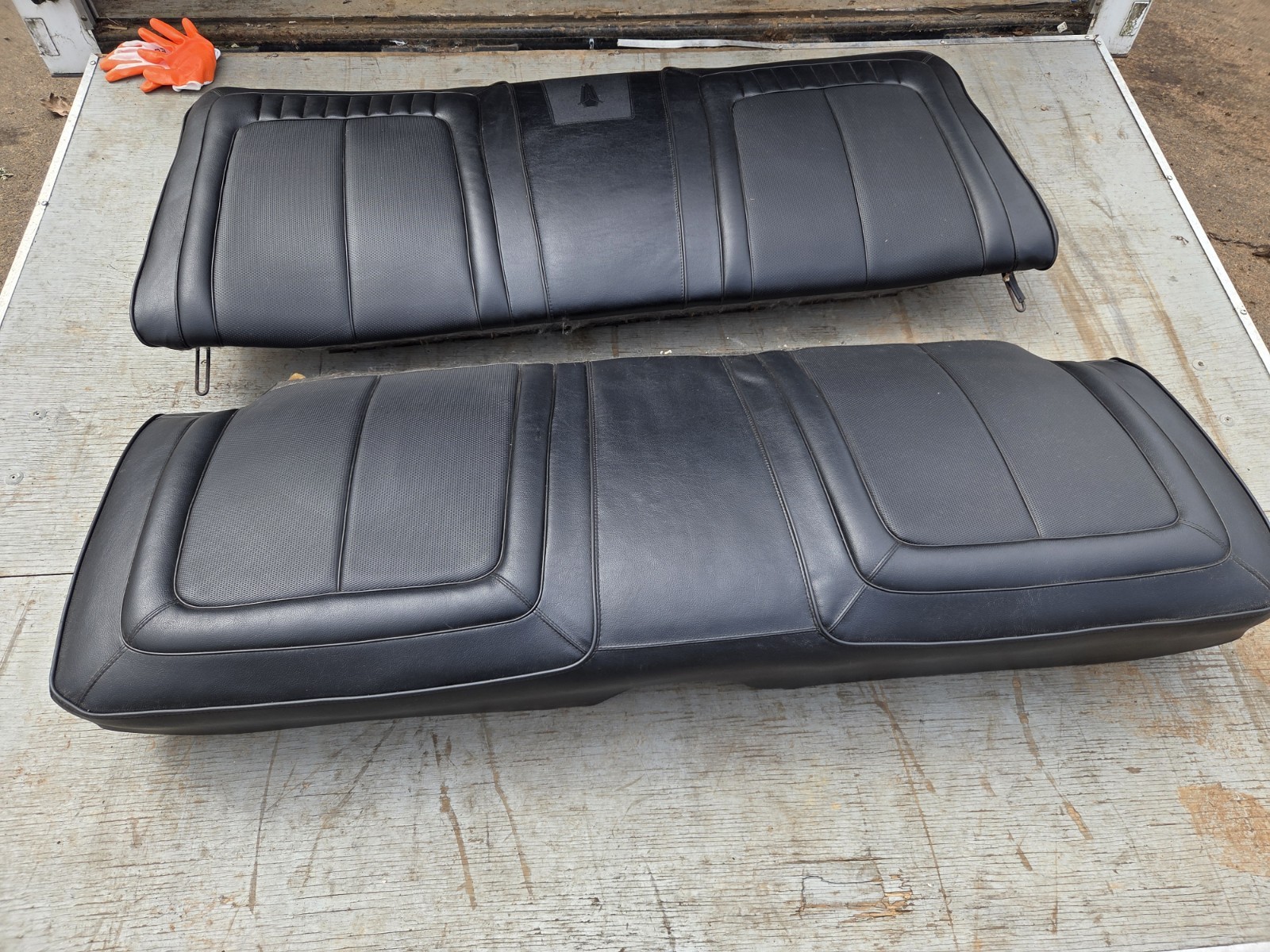 1970 Plymouth GTX ROADRUNNER B BODY Mopar Rear Seat Back 68 69 Dodge Charger 1970 Plymouth GTX ROADRUNNER B BODY Mopar Rear Seat Back 68 69 Dodge Charger