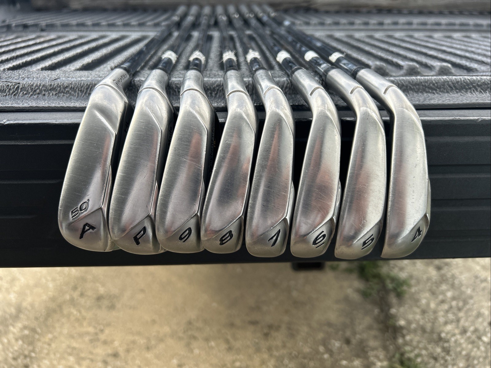 TaylorMade RocketBladez HL Iron Set 4-PW, AW Right Handed Golf Clubs TaylorMade RocketBladez HL Iron Set 4-PW, AW Right Handed Golf Clubs