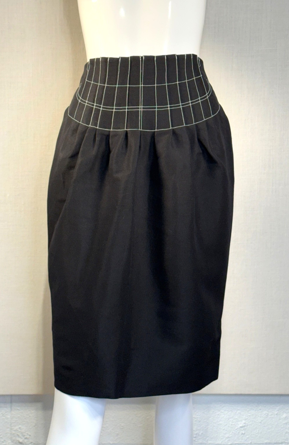 2007 Yves Saint Laurent Linen Silk Corset Tuck Black Skirt FR36, STEFANO PILATI 2007 Yves Saint Laurent Linen Silk Corset Tuck Black Skirt FR36, STEFANO PILATI