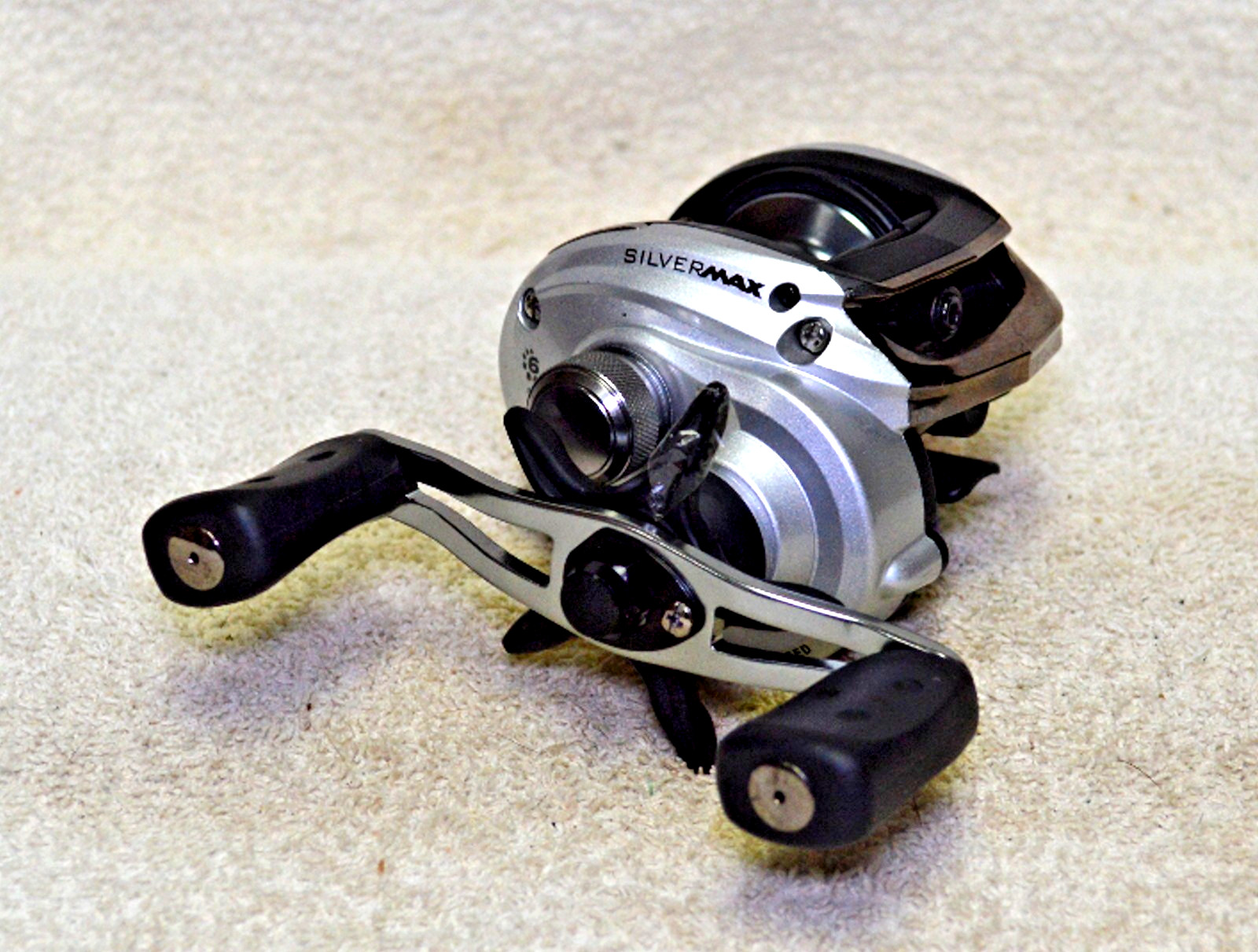 Abu Garcia Silver Max SMAX3 6-Bearing Low Profile Baitcasting Reel - Free S/H