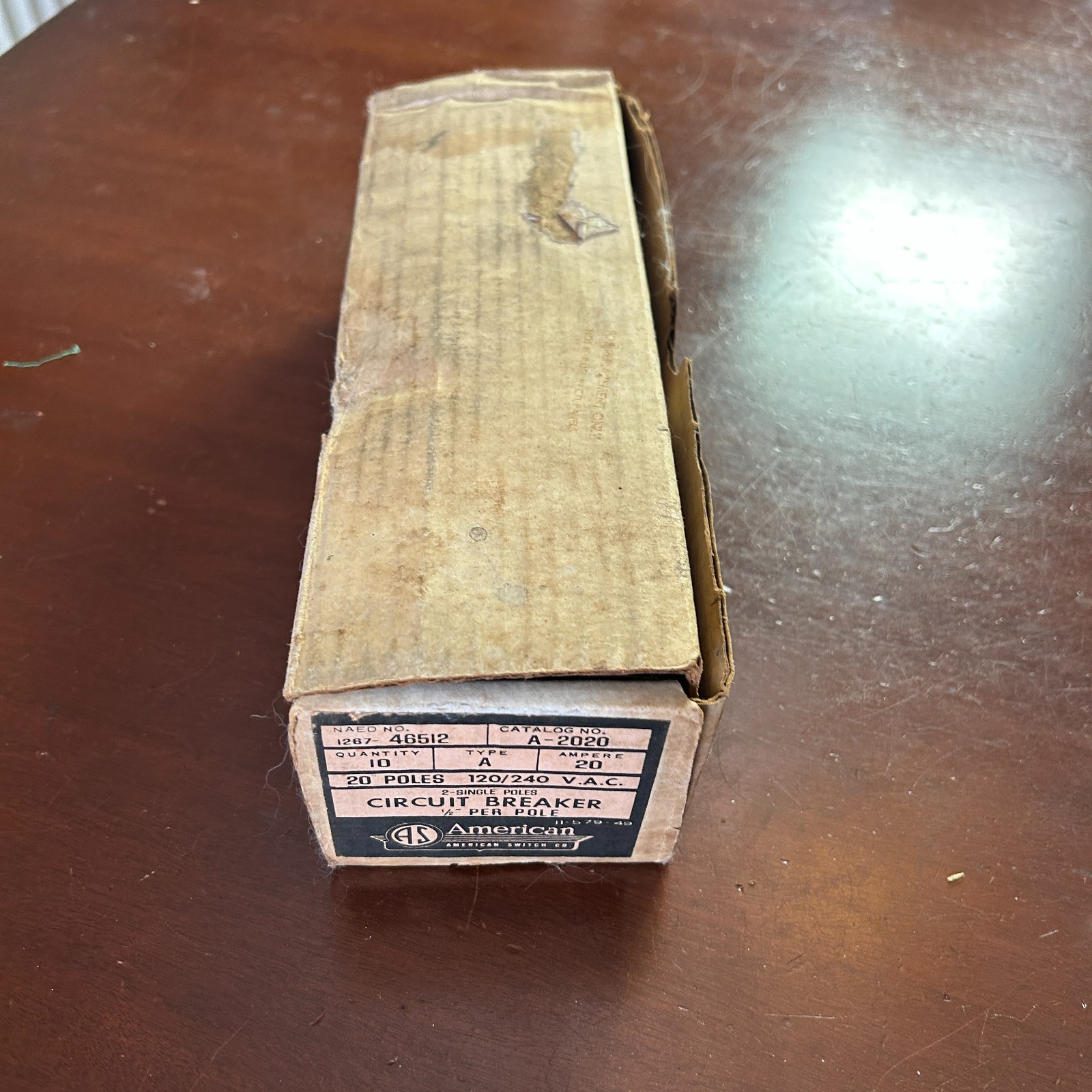 Lot of 10 NOS American Switch 2 Pole Type A 20A Thin A-2020 Circuit Breakers Lot of 10 NOS American Switch 2 Pole Type A 20A Thin A-2020 Circuit Breakers
