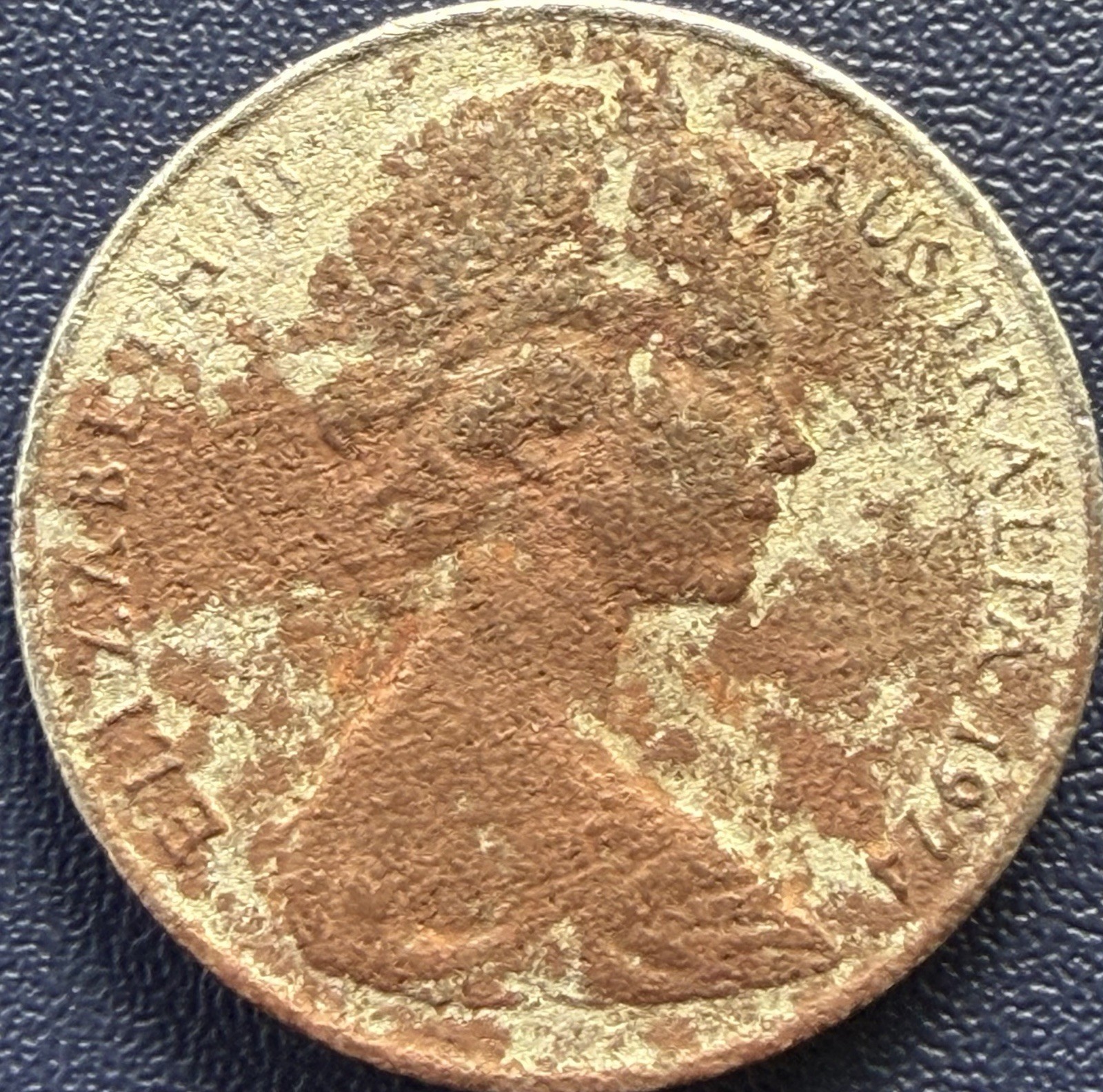 Australia Decimal 20 Cents Coin Queen Elizabeth II Obverse Platypus Reverse