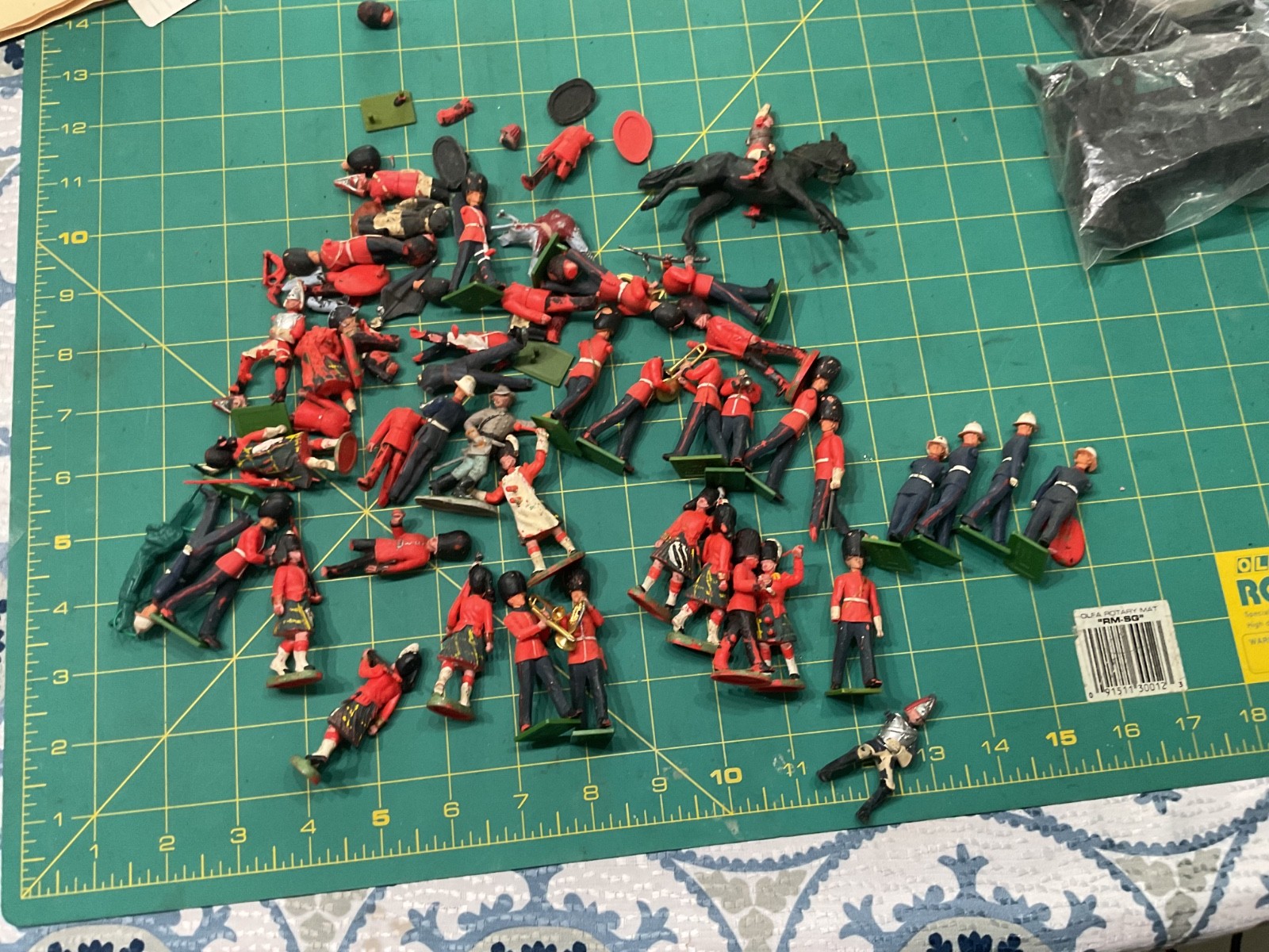 Vintage Britains Toy Lot - Broken For Repair As Is - Bases, Heads, Bodies, More Vintage Britains Toy Lot - Broken For Repair As Is - Bases, Heads, Bodies, More