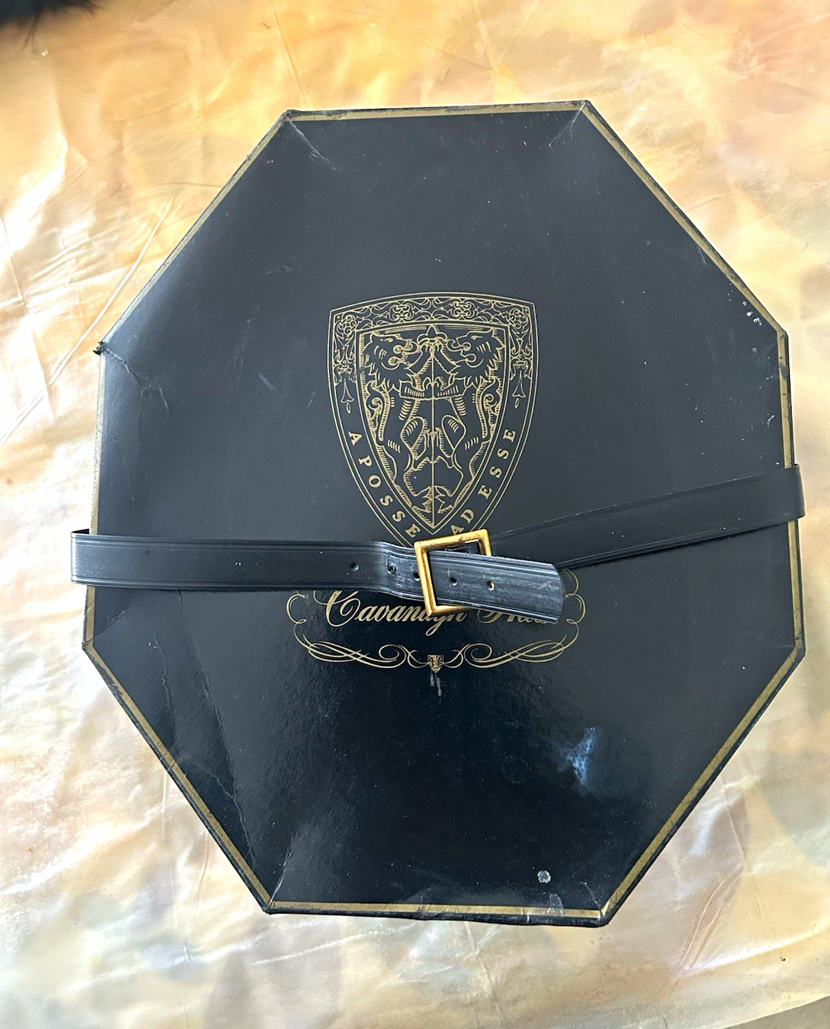 Cavanagh Hats Vintage Black Octagonal Paper Hat Box w/ Strap Buckle Unisex Cavanagh Hats Vintage Black Octagonal Paper Hat Box w/ Strap Buckle Unisex