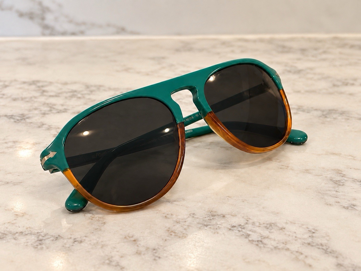 Persol 3302-S Polarized Sunglasses Green & Amber Made in Italy with case