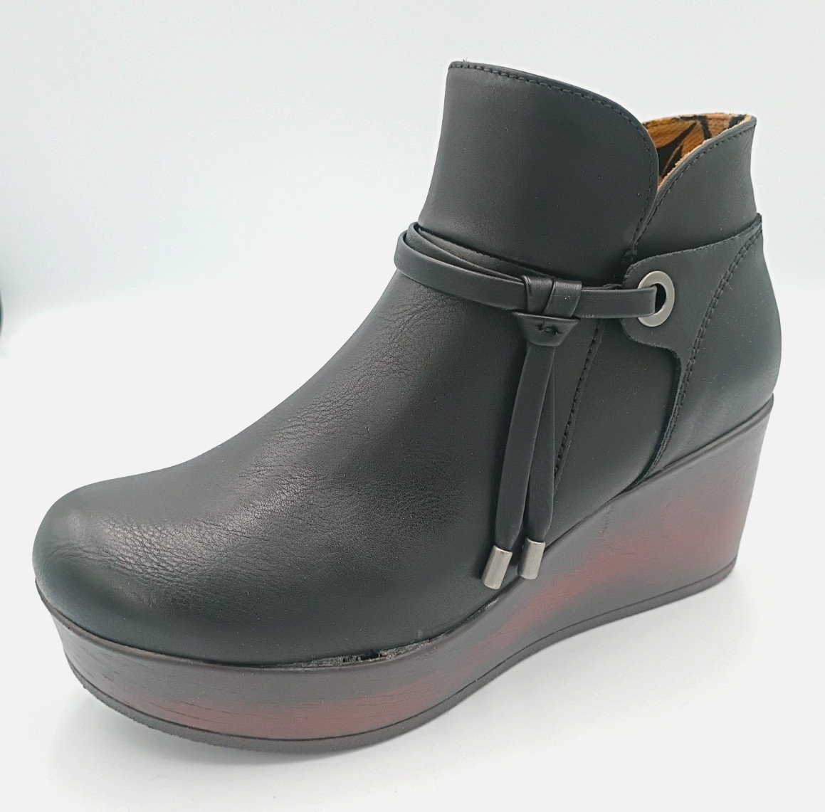 B. O. C. BOC Leonna Black Wedge Ankle Booties Women\'s Size 6 NEW w/ Box