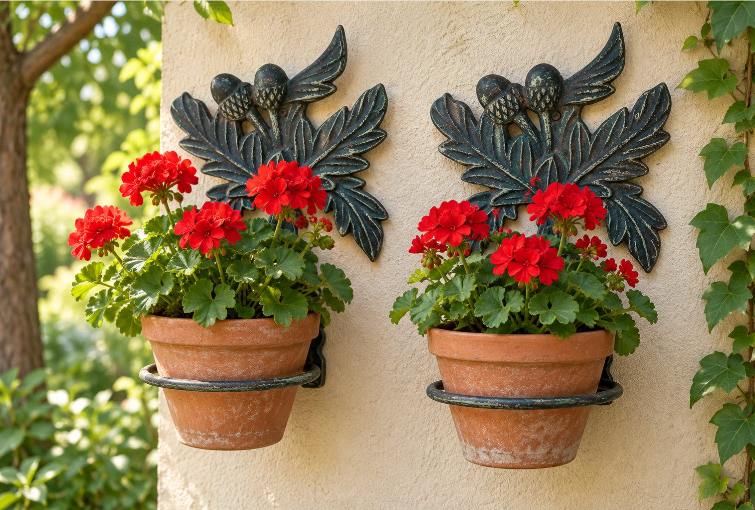 Antique Pair of Cast Iron Oak Leaf & Acorn Plant Holders Garden/ Patio 10 T