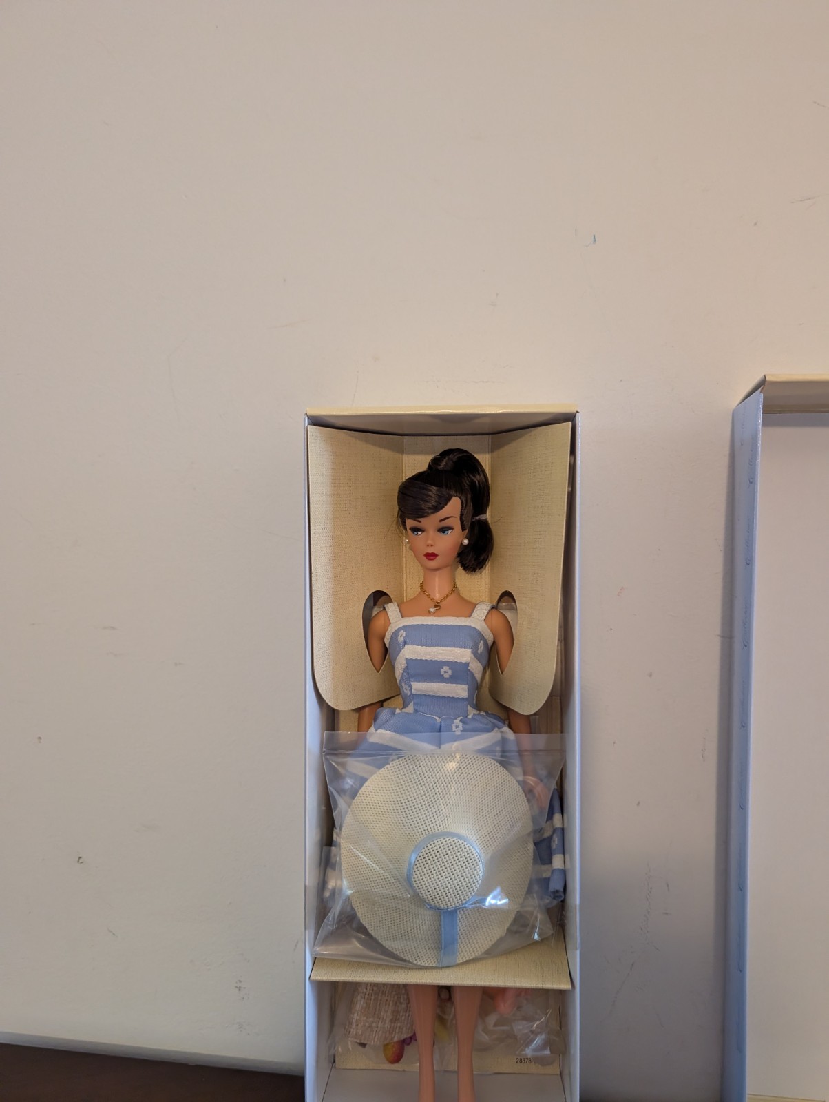 2000 Suburban Shopper Barbie Reproduction Doll Collector Request 2000 Suburban Shopper Barbie Reproduction Doll Collector Request