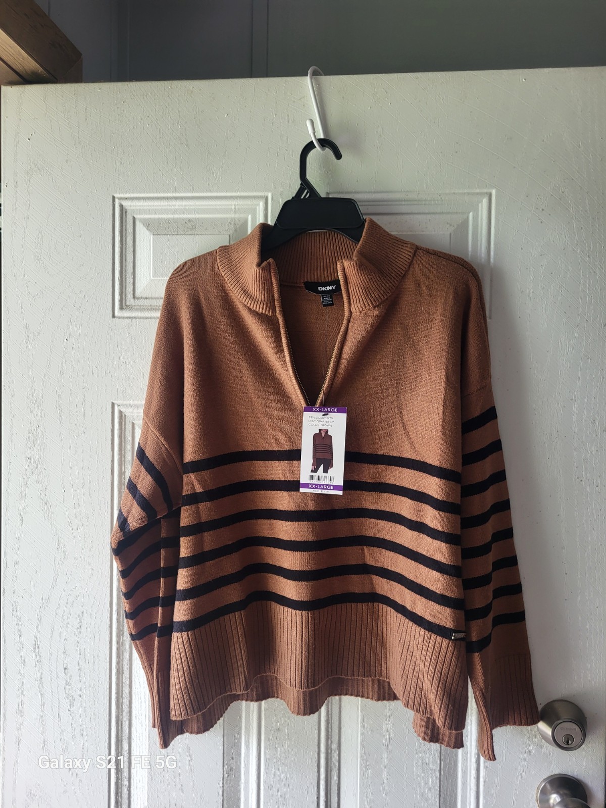 DKNY Women\'s Quarter-Zip Sweater. Size XXL. Brown / Black. Long Sleeved. 