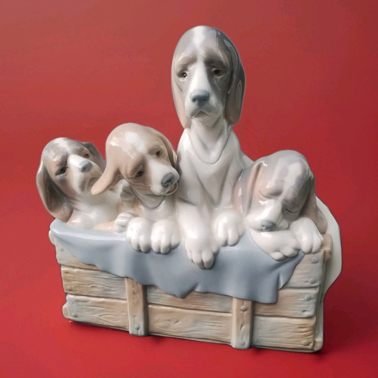 Lladro Four Beagle Puppies In A Basket 1978 Lladro Four Beagle Puppies In A Basket 1978