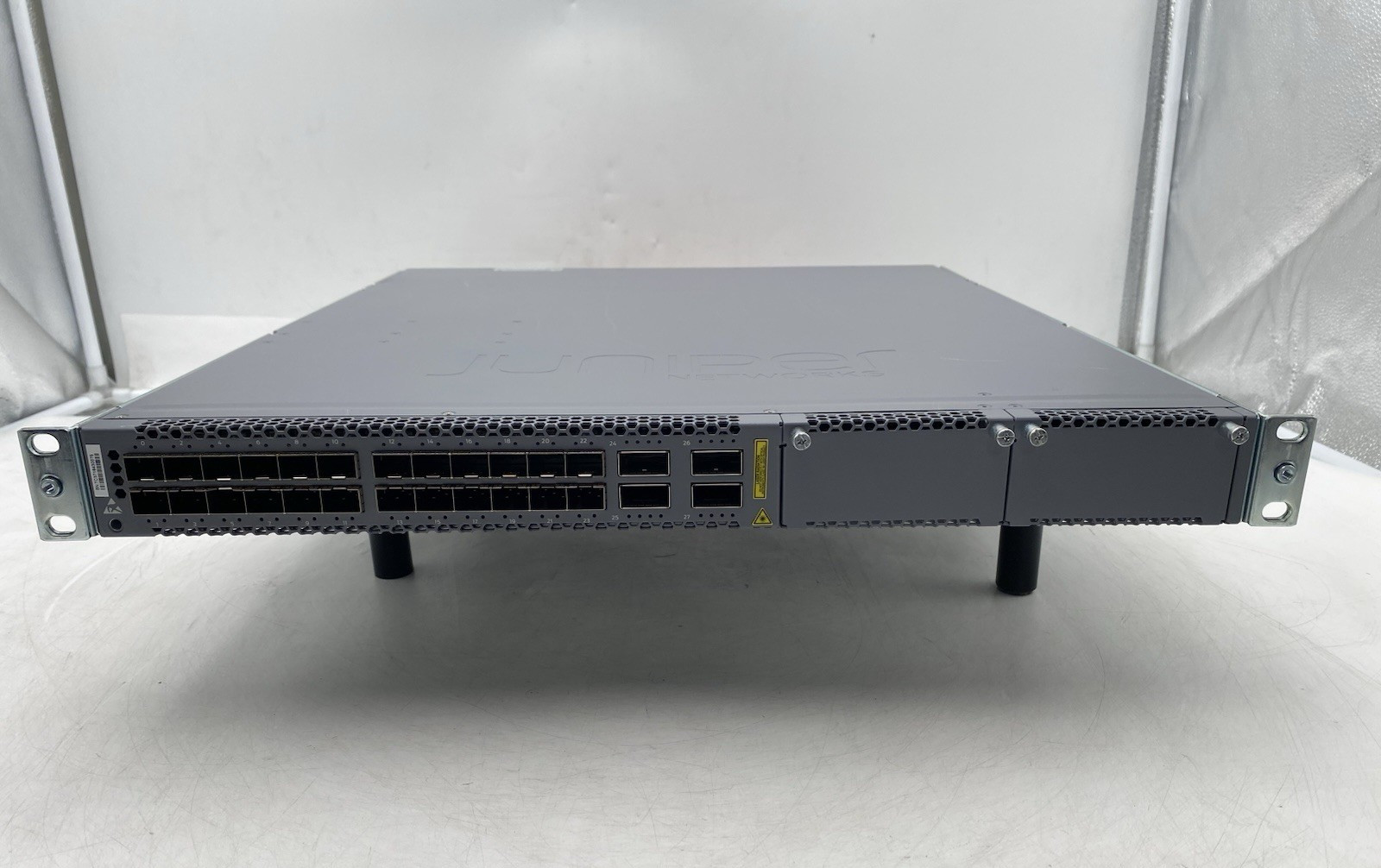 Juniper EX4600-40F-AFO 24 SFP+/SFP Ports 4 QSFP+ Ports 2x PSU