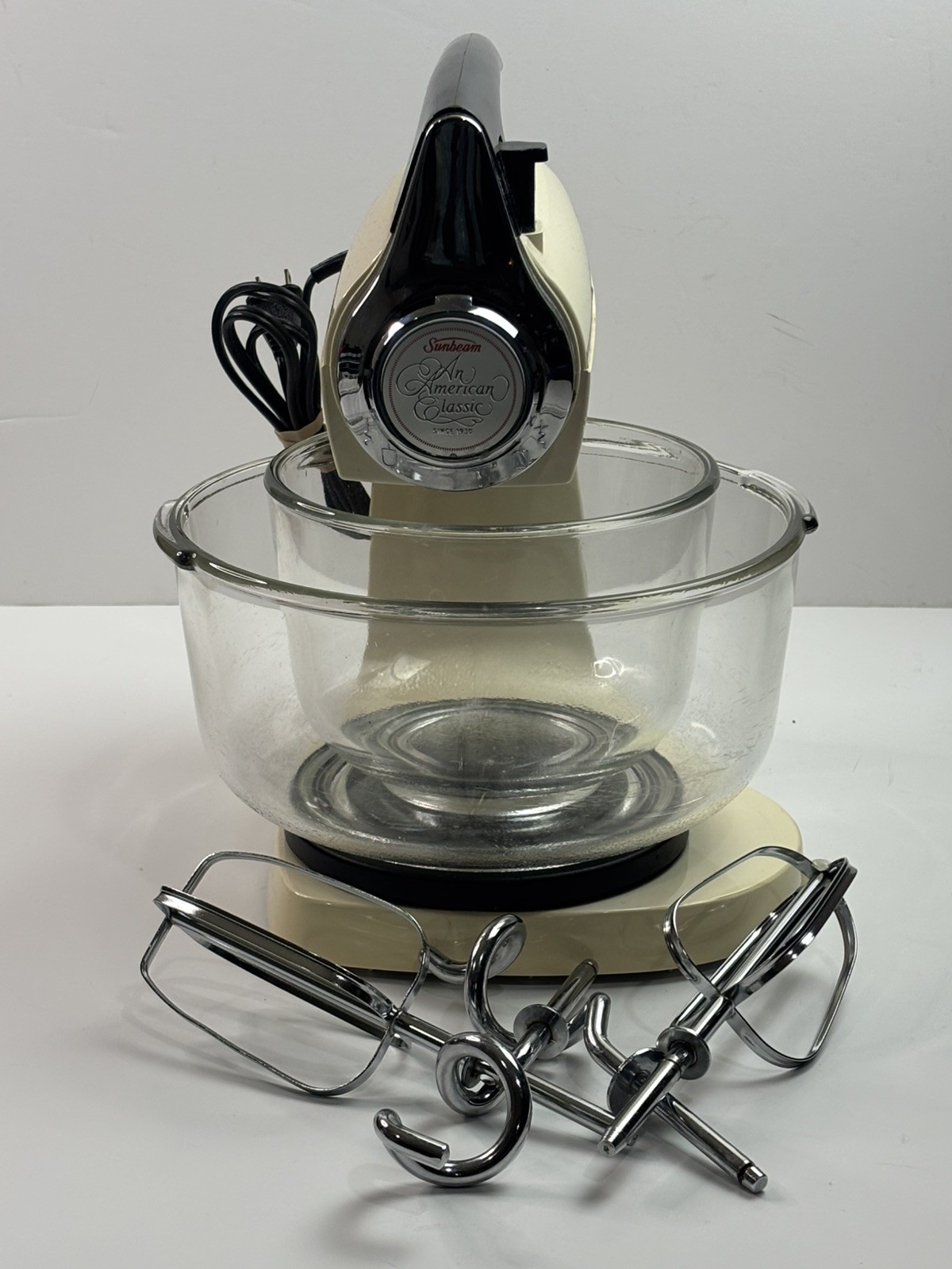 Vtg Sunbeam Mixmaster 2360 Mixer 12 Speed Great Condition w/Beaters & Two Bowls