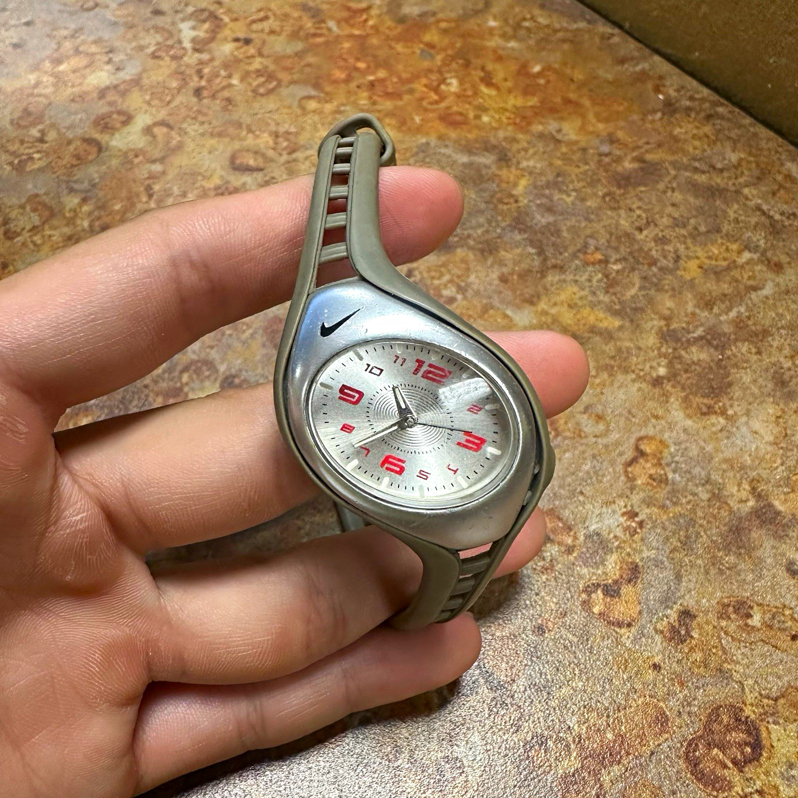 Nike Triax Women’s Analog Quartz Watch Silver Case Gray Rubber Strap Red Dial Nike Triax Women’s Analog Quartz Watch Silver Case Gray Rubber Strap Red Dial
