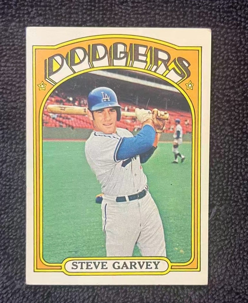 1972 Topps - High # Steve Garvey #686 ... No wrinkles or creases   Dodgers