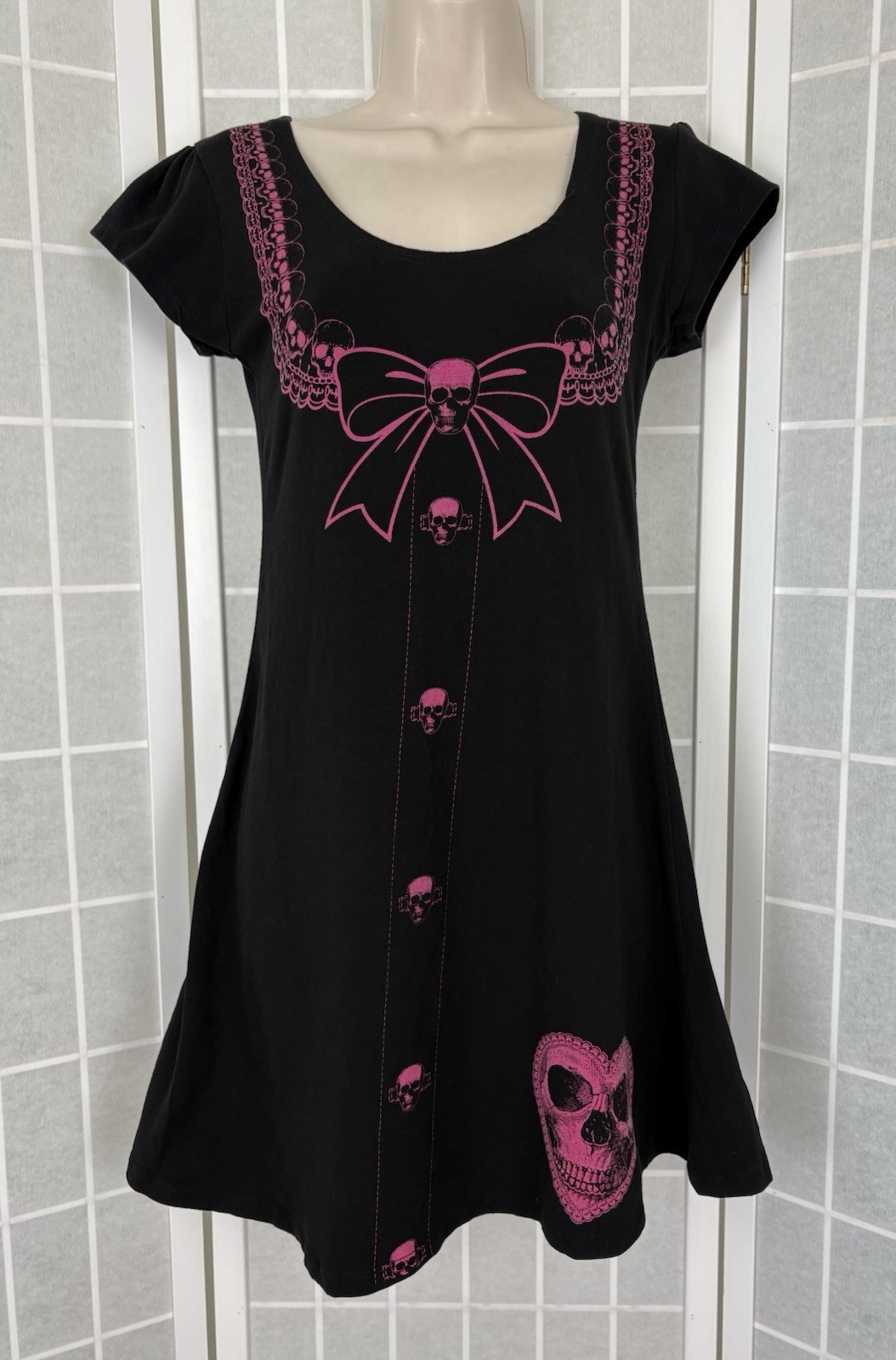 Kreepsville 666 Black Pastel Goth Skulls Bow Dress Medium Short Sleeve Halloween Kreepsville 666 Black Pastel Goth Skulls Bow Dress Medium Short Sleeve Halloween