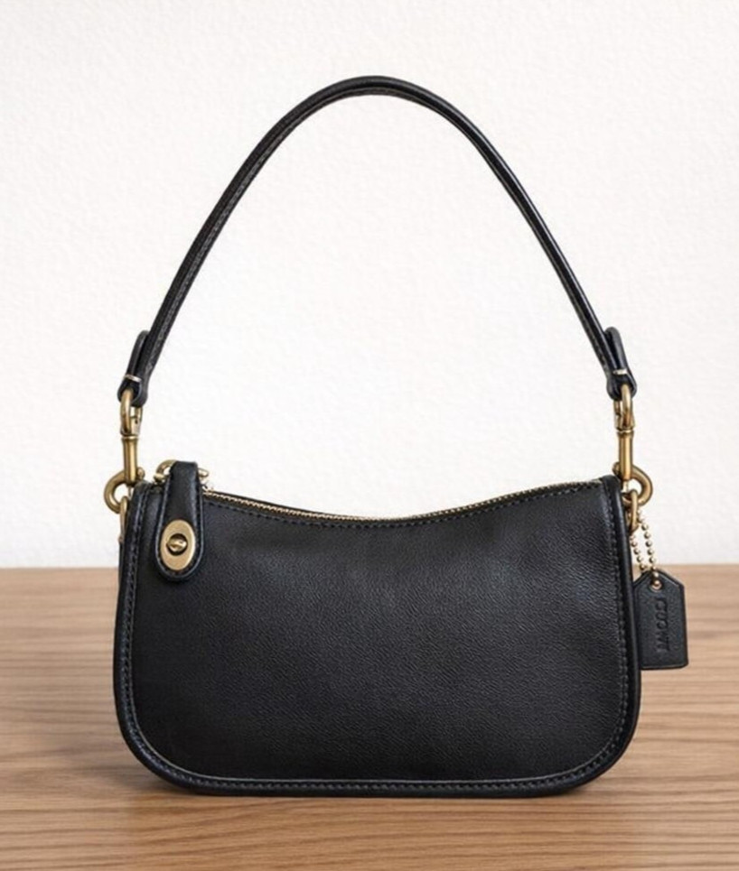 Coach Women’s Swinger Small Leather Bag 20 - Brass/Black Coach Women’s Swinger Small Leather Bag 20 - Brass/Black